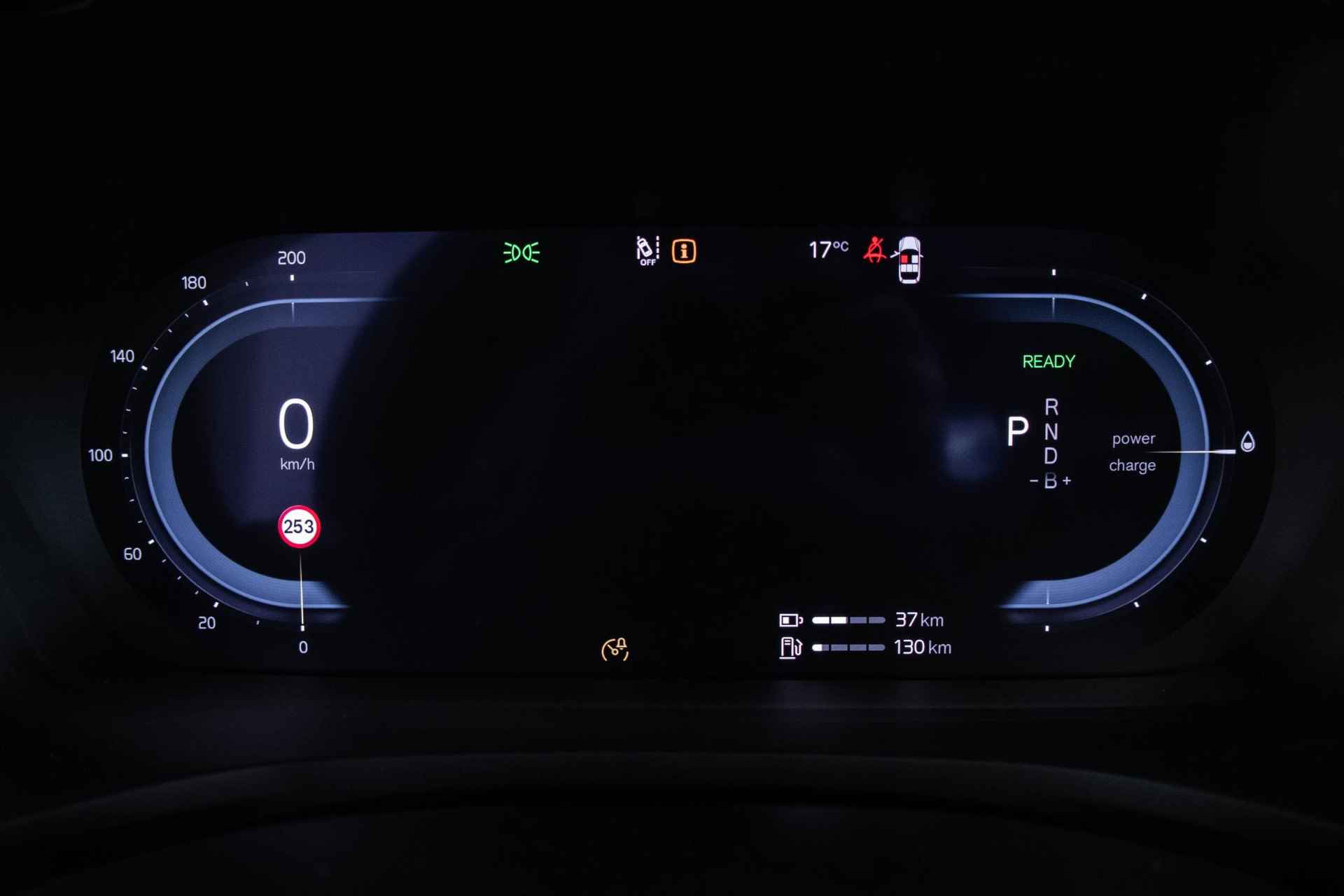 Volvo S60 Recharge T6 AWD Plus Dark | Schuif/Kanteldak | Harman Kardon Premium Audio | 19" Lichtmetalen Wielen | 360º Camera - 23/37