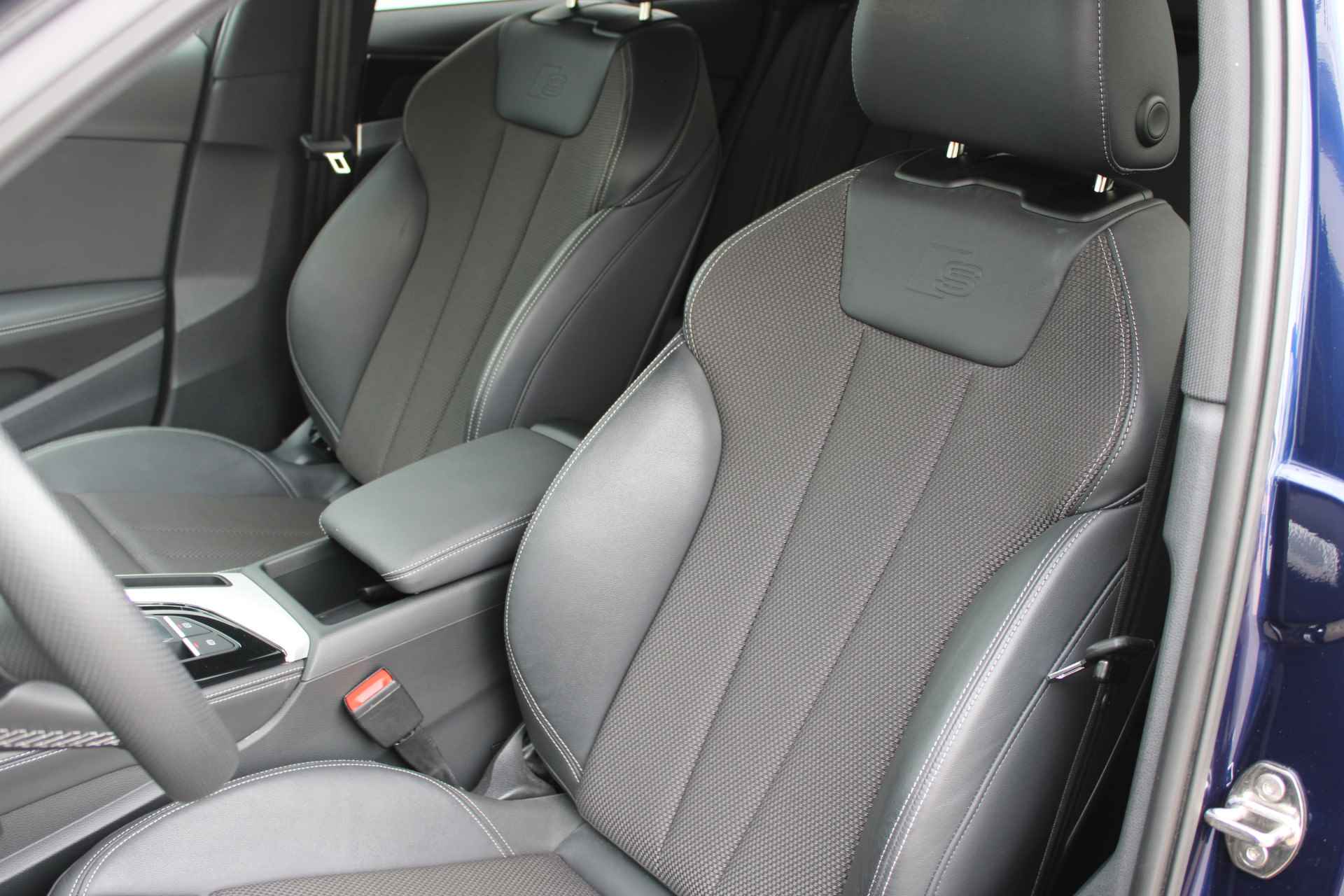 Audi A4 Avant S Edition 35 TFSI 150 pk S-tronic | Navigatie | PDC v+a | LED | Adap. Cruise Control | 18"Lmv | Elek.Achterklep - 13/57