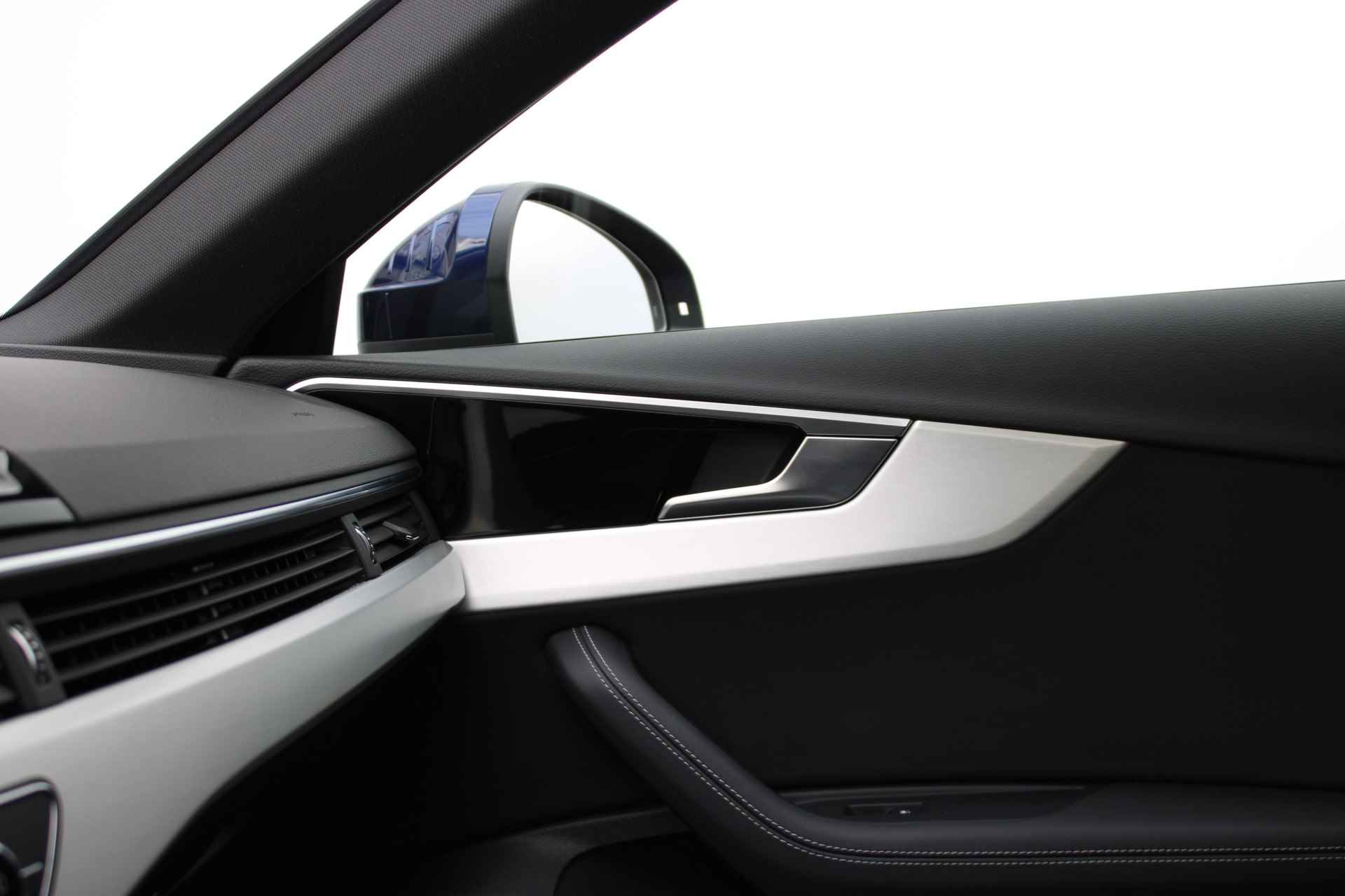 Audi A4 Avant S Edition 35 TFSI 150 pk S-tronic | Navigatie | PDC v+a | LED | Adap. Cruise Control | 18"Lmv | Elek.Achterklep - 16/57