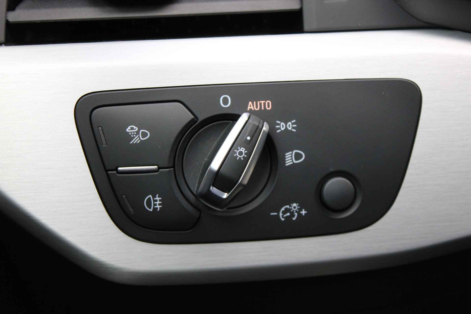 Audi A4 Avant S Edition 35 TFSI 150 pk S-tronic | Navigatie | PDC v+a | LED | Adap. Cruise Control | 18"Lmv | Elek.Achterklep - 18/57