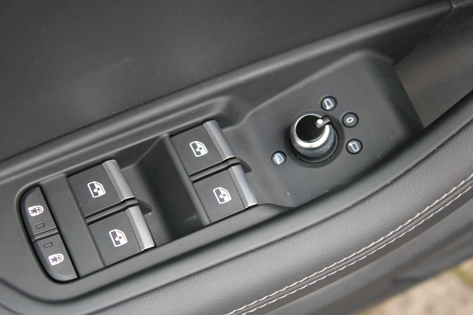 Audi A4 Avant S Edition 35 TFSI 150 pk S-tronic | Navigatie | PDC v+a | LED | Adap. Cruise Control | 18"Lmv | Elek.Achterklep - 19/57