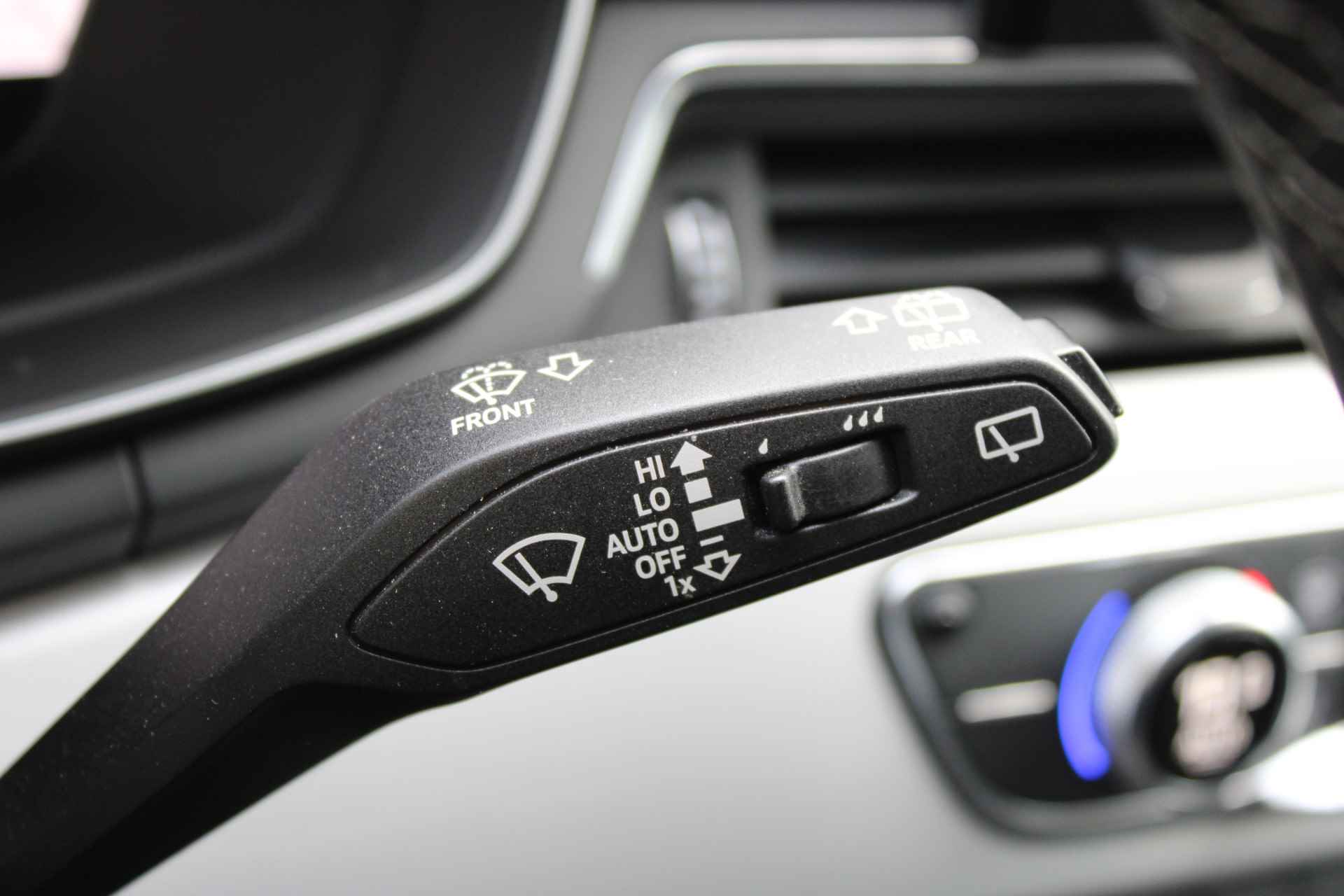 Audi A4 Avant S Edition 35 TFSI 150 pk S-tronic | Navigatie | PDC v+a | LED | Adap. Cruise Control | 18"Lmv | Elek.Achterklep - 29/57