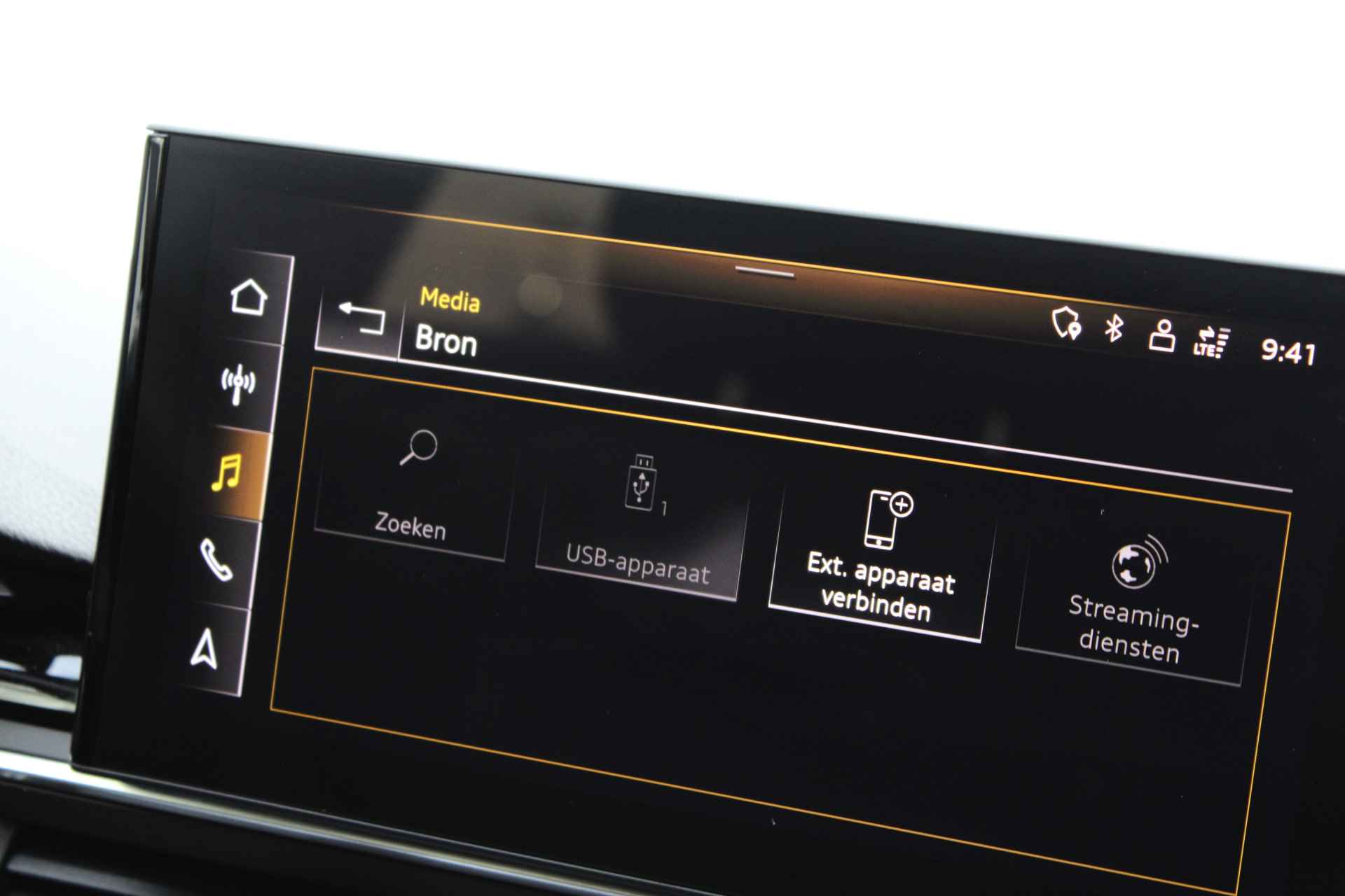Audi A4 Avant S Edition 35 TFSI 150 pk S-tronic | Navigatie | PDC v+a | LED | Adap. Cruise Control | 18"Lmv | Elek.Achterklep - 32/57