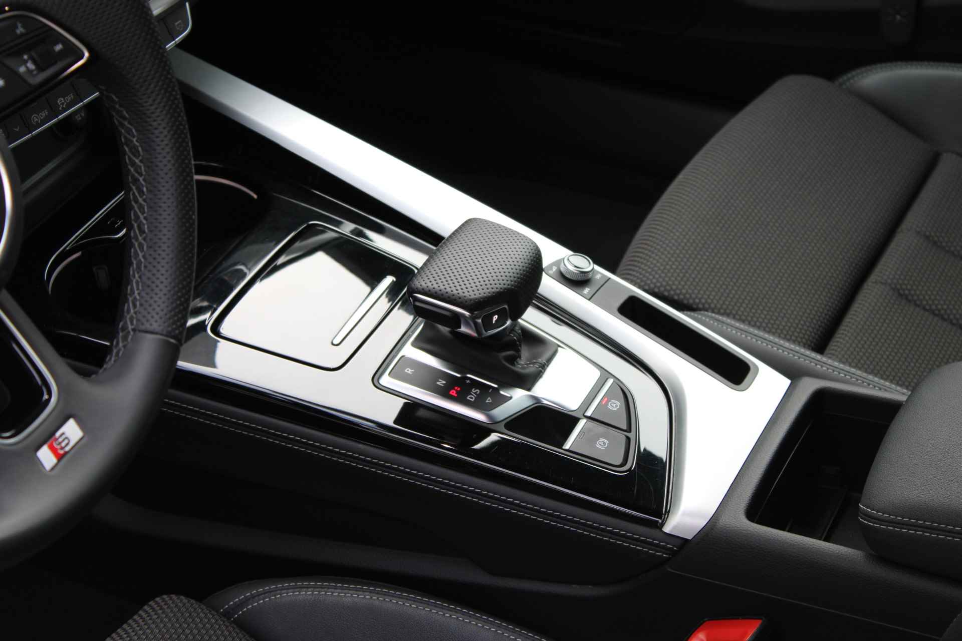 Audi A4 Avant S Edition 35 TFSI 150 pk S-tronic | Navigatie | PDC v+a | LED | Adap. Cruise Control | 18"Lmv | Elek.Achterklep - 38/57
