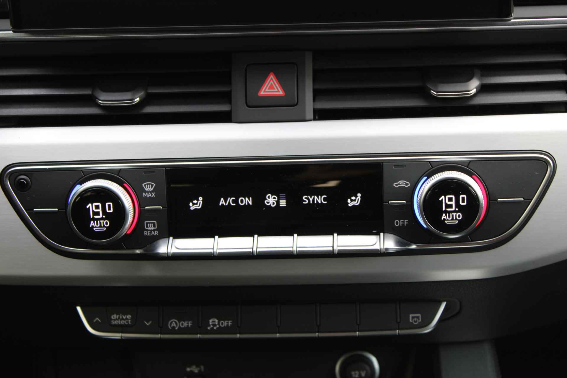 Audi A4 Avant S Edition 35 TFSI 150 pk S-tronic | Navigatie | PDC v+a | LED | Adap. Cruise Control | 18"Lmv | Elek.Achterklep - 39/57