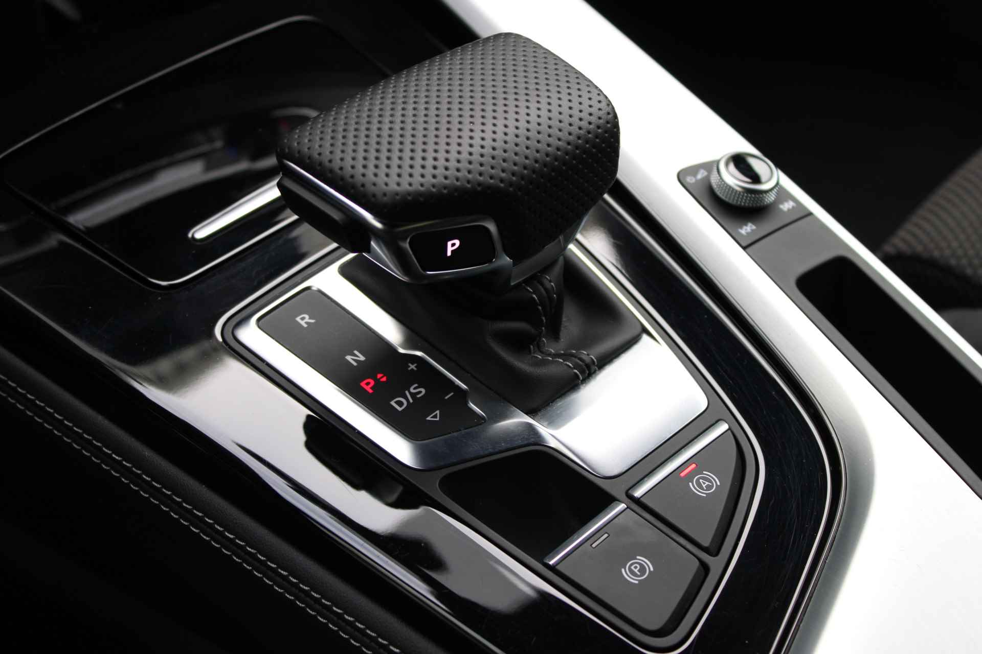 Audi A4 Avant S Edition 35 TFSI 150 pk S-tronic | Navigatie | PDC v+a | LED | Adap. Cruise Control | 18"Lmv | Elek.Achterklep - 42/57