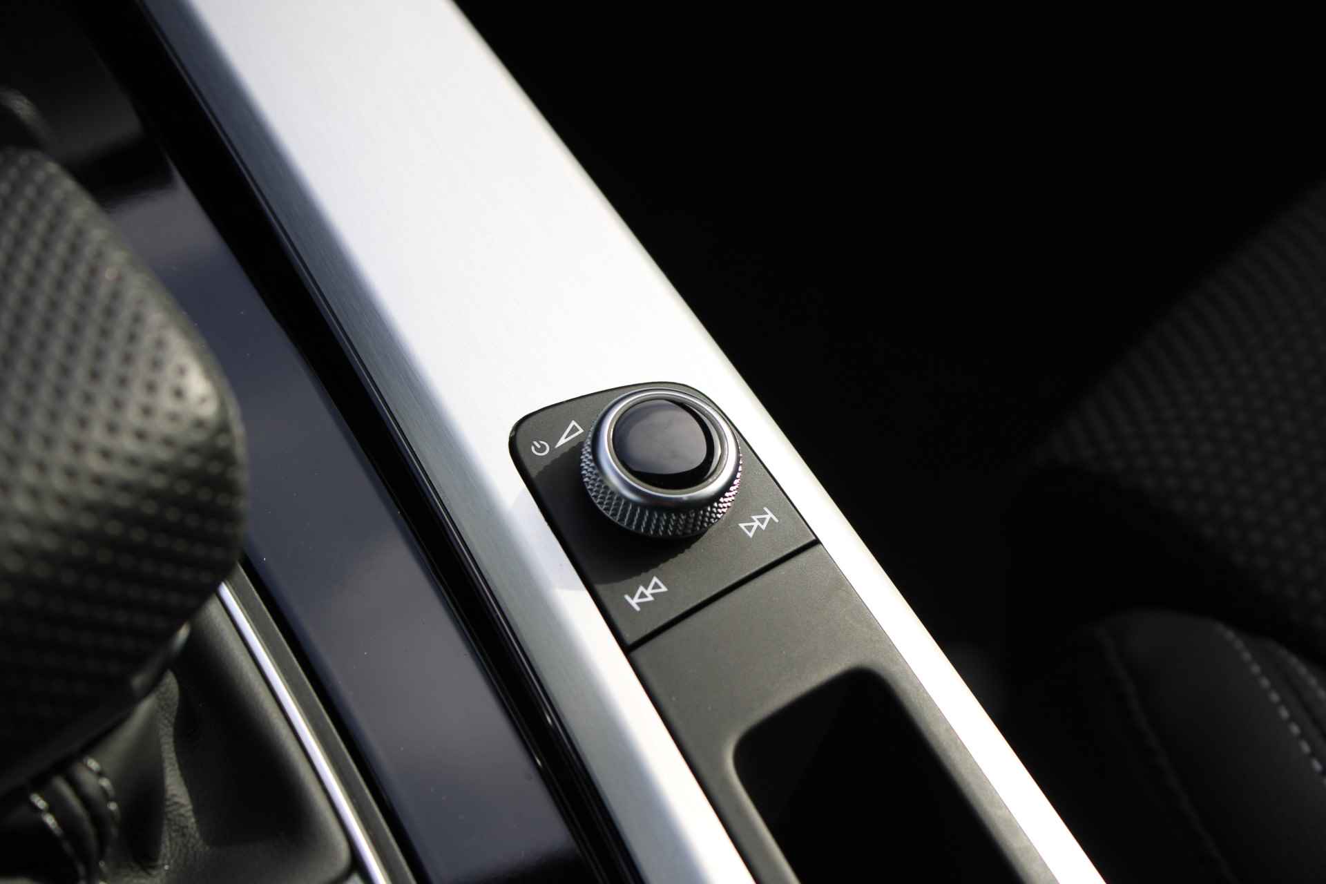 Audi A4 Avant S Edition 35 TFSI 150 pk S-tronic | Navigatie | PDC v+a | LED | Adap. Cruise Control | 18"Lmv | Elek.Achterklep - 43/57