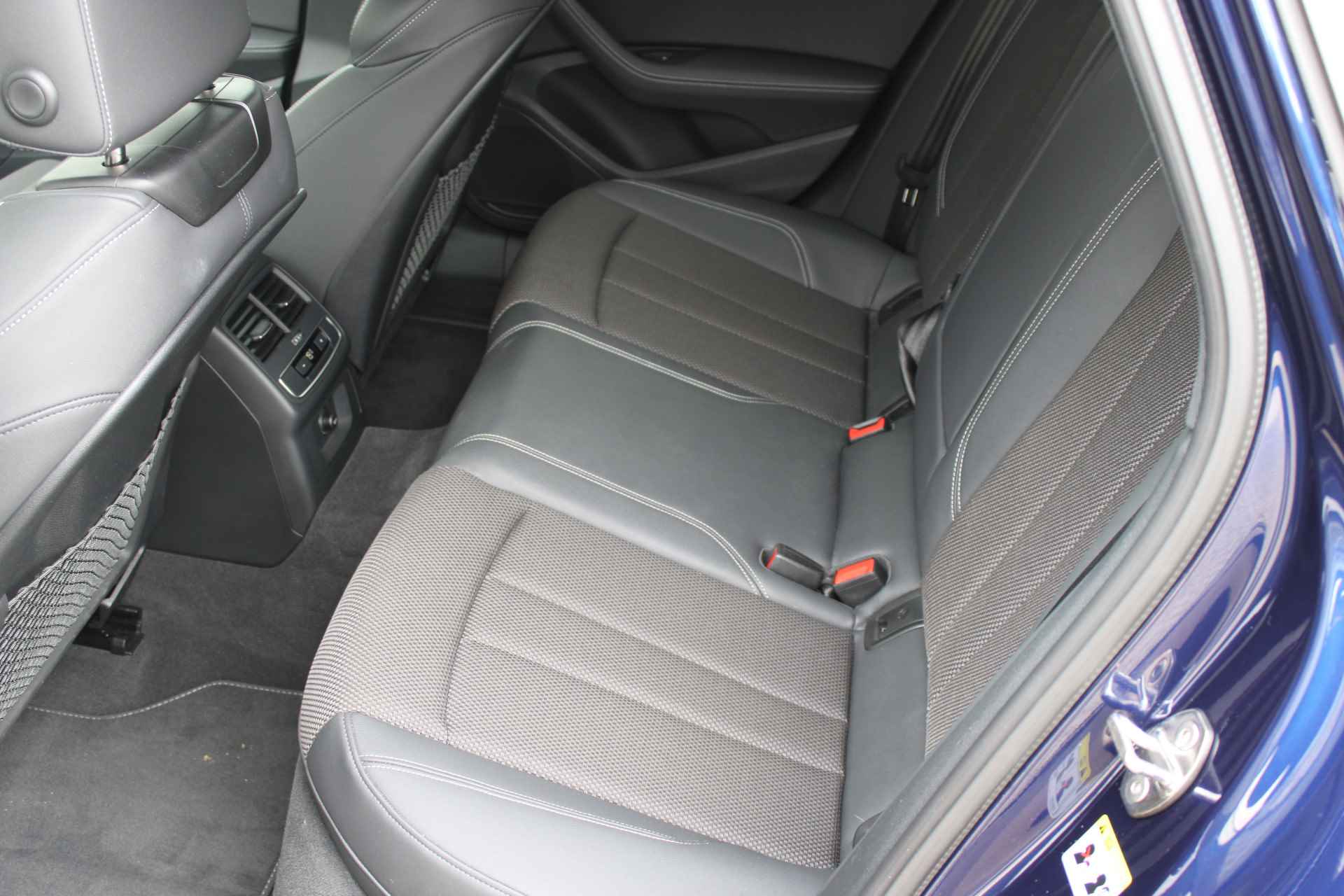 Audi A4 Avant S Edition 35 TFSI 150 pk S-tronic | Navigatie | PDC v+a | LED | Adap. Cruise Control | 18"Lmv | Elek.Achterklep - 50/57