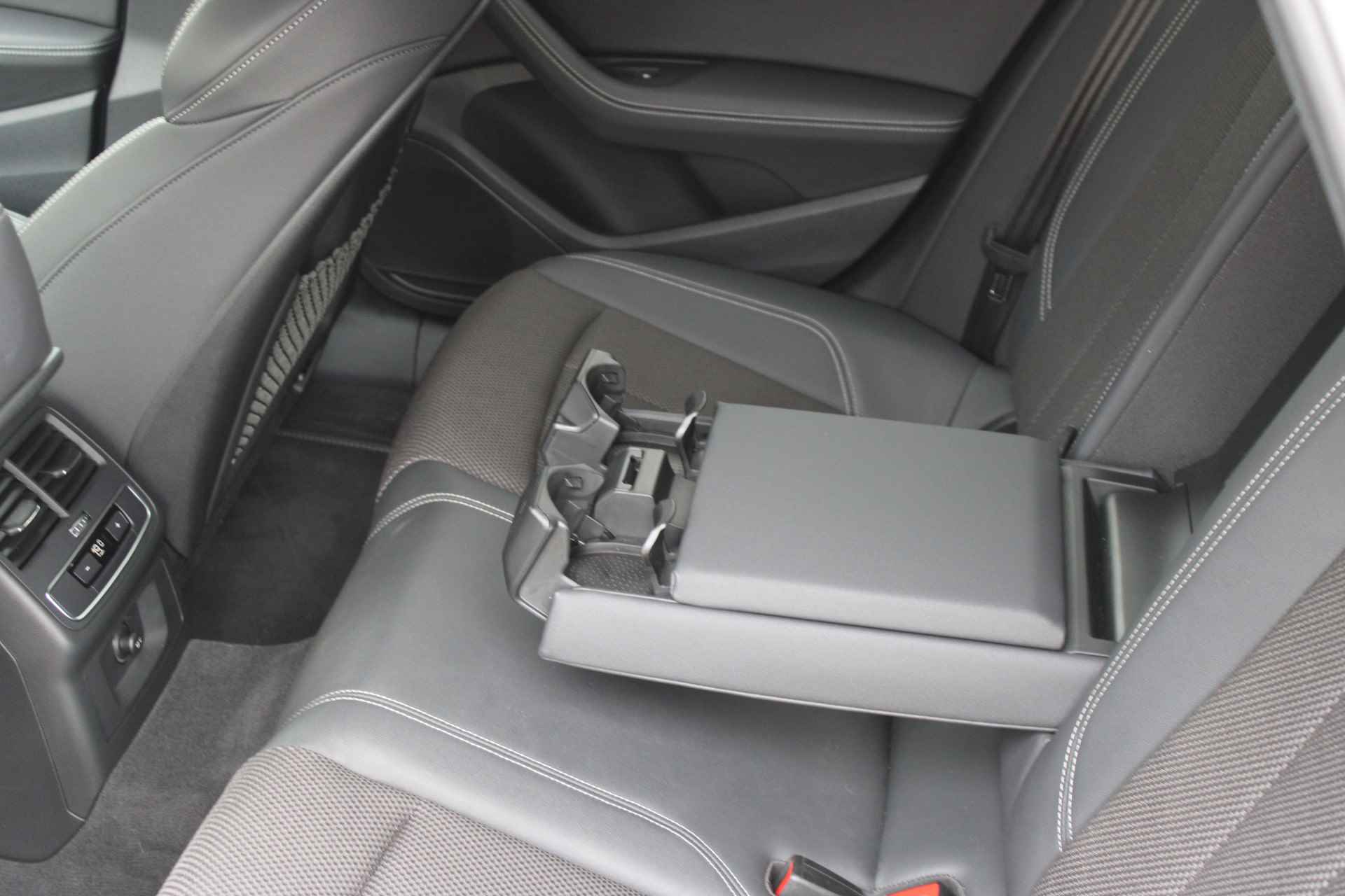 Audi A4 Avant S Edition 35 TFSI 150 pk S-tronic | Navigatie | PDC v+a | LED | Adap. Cruise Control | 18"Lmv | Elek.Achterklep - 51/57