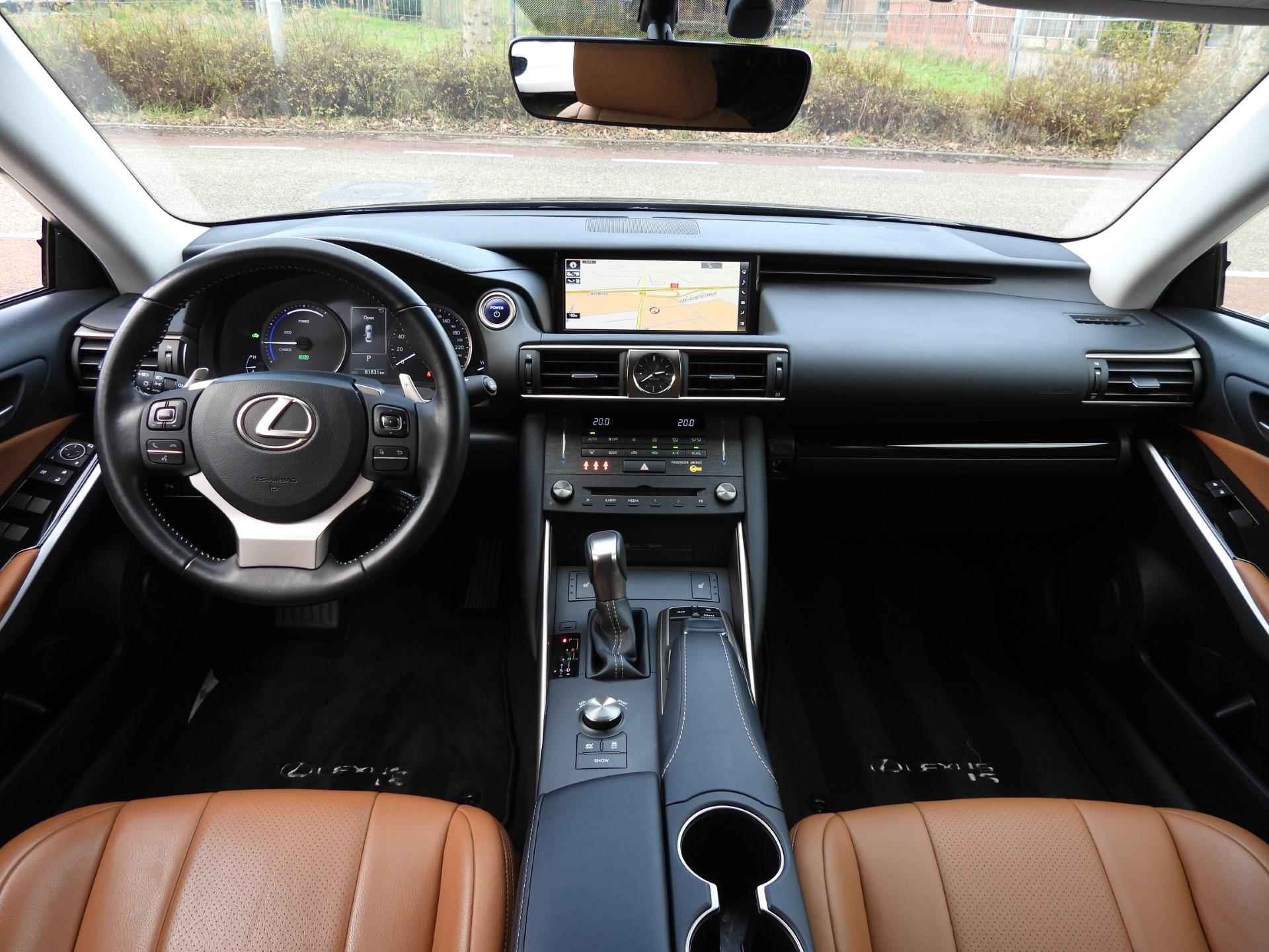 Lexus IS 300h Hybrid Edition 30 NAVI/LEER/LED/17"LMV! - 6/43