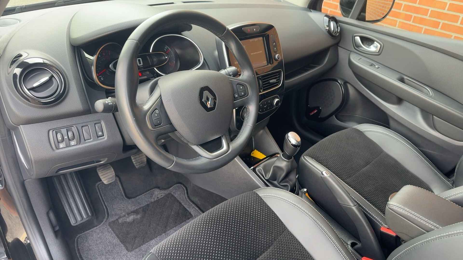 Renault Clio 0.9 TCe Intens 1e Eigenaar Navigatie en Carplay 2 jaar Garantie - 4/39