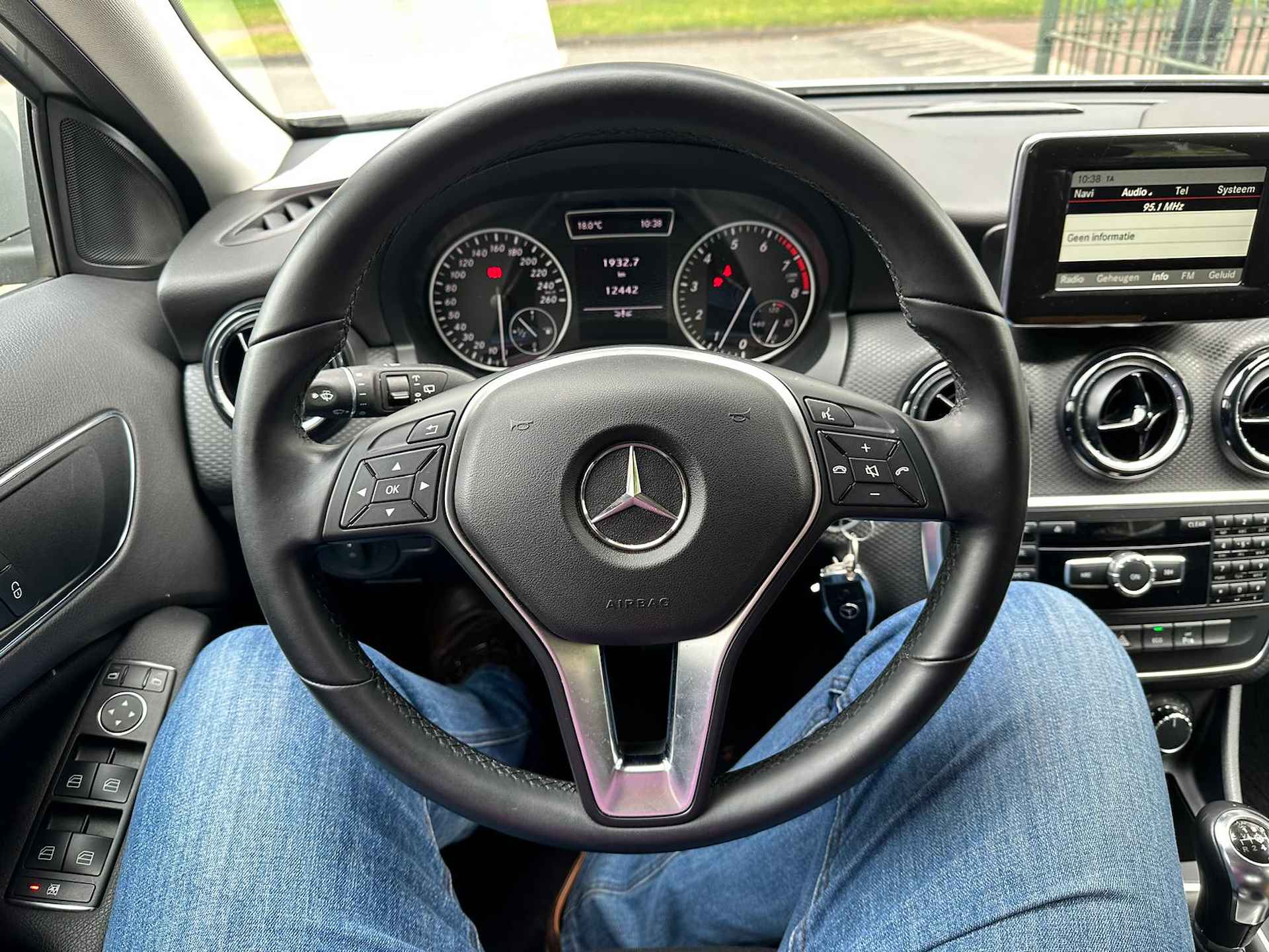 Mercedes-Benz A-Klasse 180 Edition Navigatie 4U3 eerste eigenaar 12000km Origineel!!! - 17/40