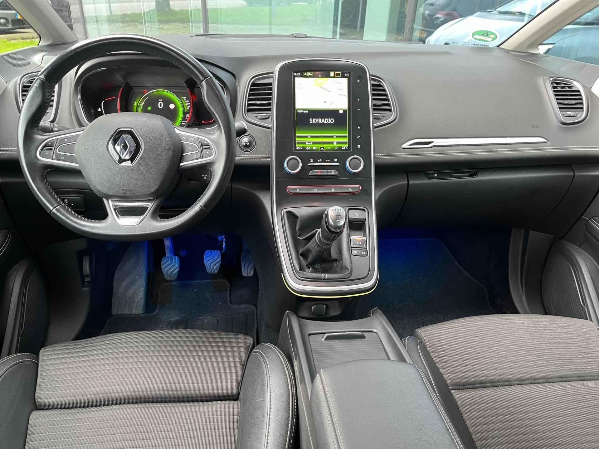 Renault SCENIC 1.2 TCe 130pk Intens + - Climate - Navi - Parkeerhulp - Hoge instap - 2/31