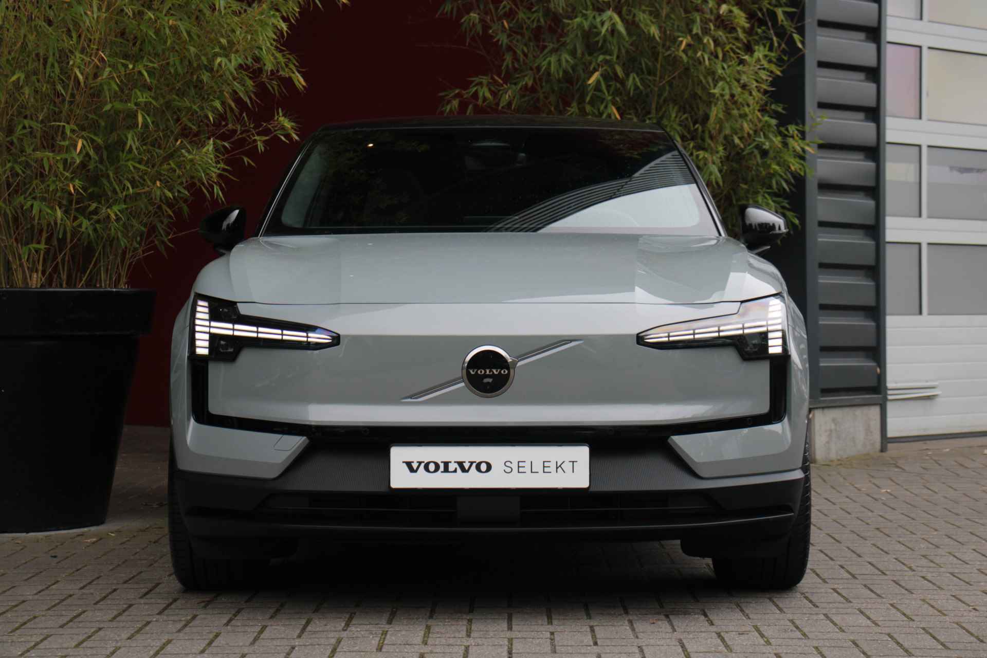 Volvo EX30 Single Motor Extended Range Ultra 69 kWh | 360° Camera | Harman/Kardon audio | Stuur- en stoelverwarming | BLIS | Adaptieve Crui - 10/28