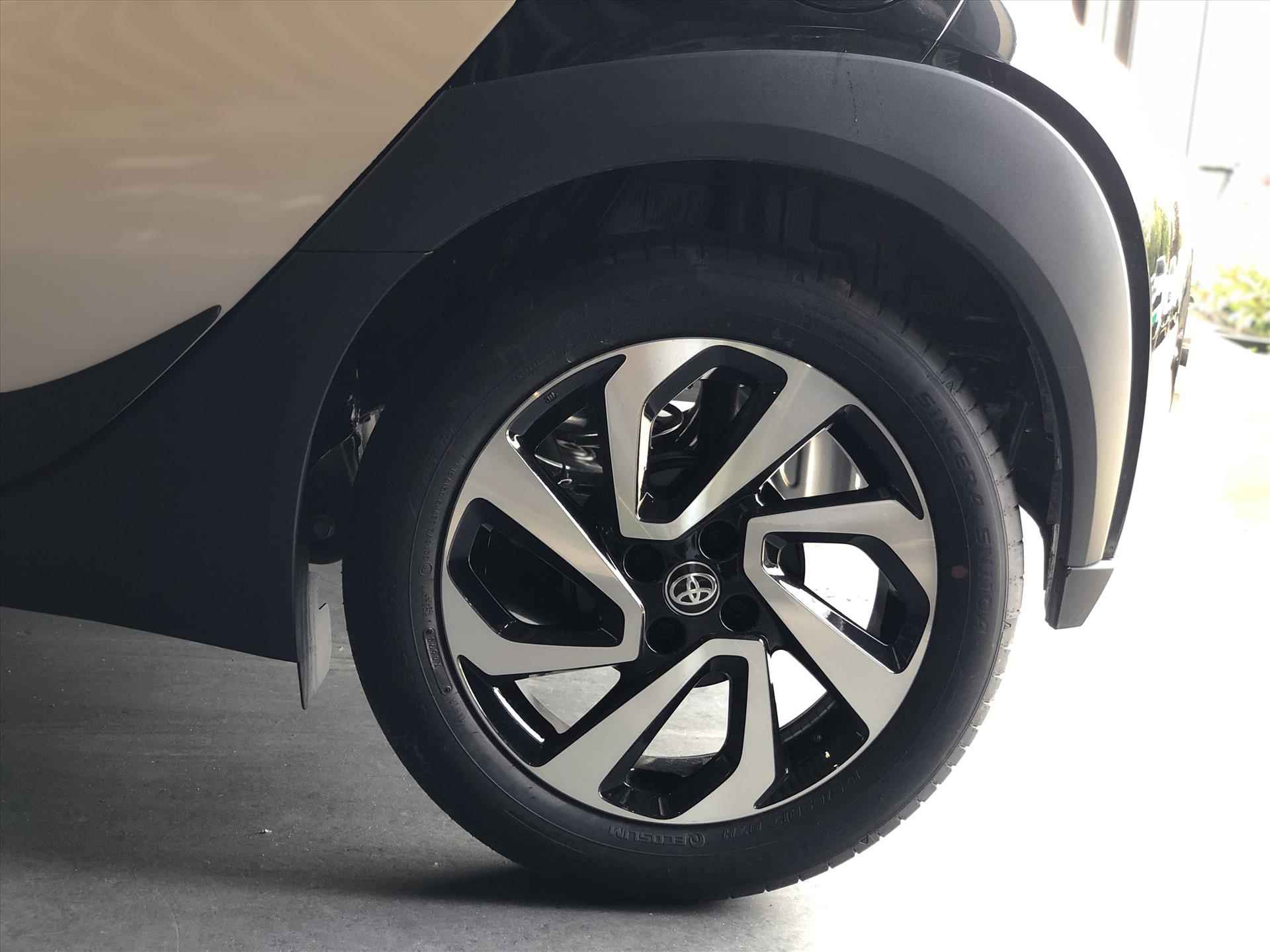 Toyota Aygo X 1.0 VVT-i S-CVT Pulse Bi-Tone | Smart Connect, Stoelverwarming, Apple CarPlay/Android Auto, Parkeercamera, 17 inch - 10/37