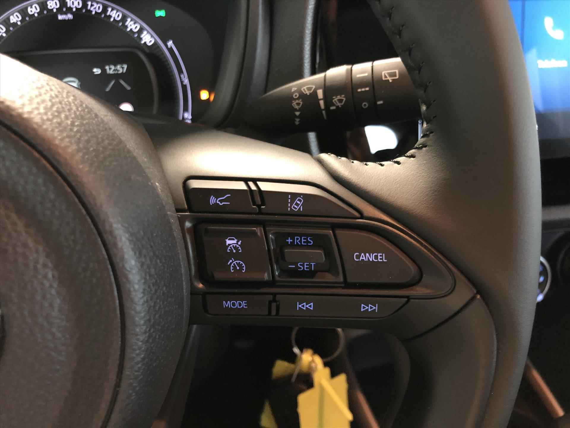 Toyota Aygo X 1.0 VVT-i S-CVT Pulse Bi-Tone | Smart Connect, Stoelverwarming, Apple CarPlay/Android Auto, Parkeercamera, 17 inch - 27/37