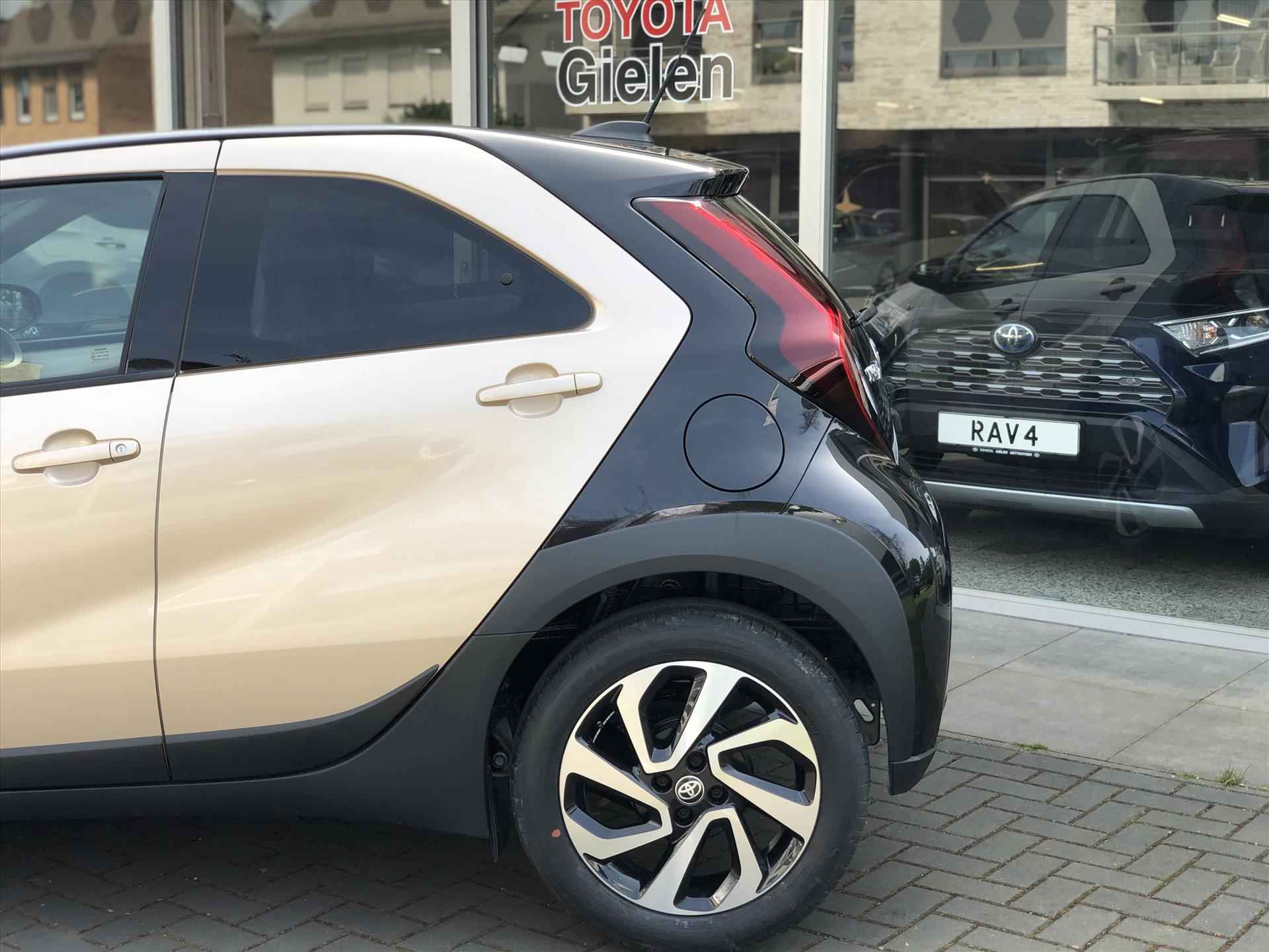 Toyota Aygo X 1.0 VVT-i S-CVT Pulse Bi-Tone | Smart Connect, Stoelverwarming, Apple CarPlay/Android Auto, Parkeercamera, 17 inch - 6/37