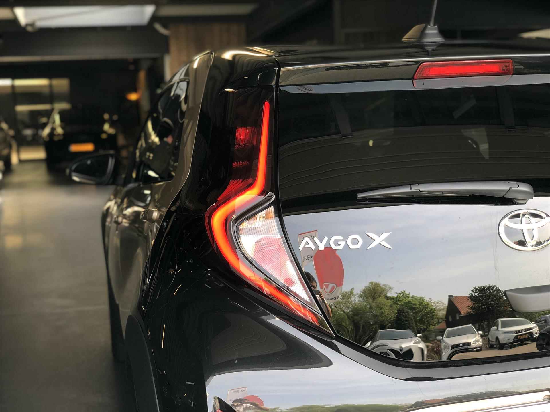 Toyota Aygo X 1.0 VVT-i S-CVT Pulse Bi-Tone | Smart Connect, Stoelverwarming, Apple CarPlay/Android Auto, Parkeercamera, 17 inch - 11/37