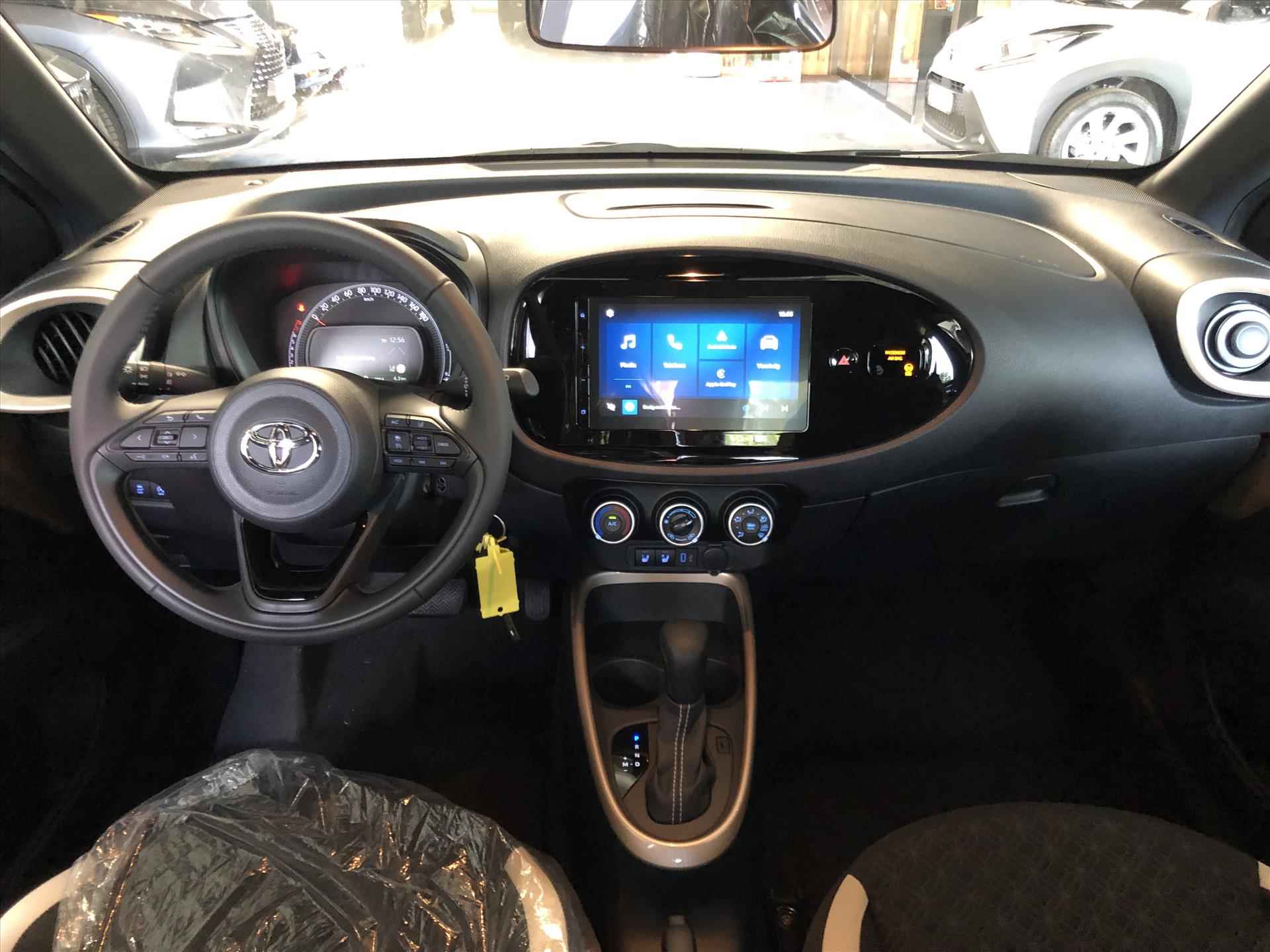 Toyota Aygo X 1.0 VVT-i S-CVT Pulse Bi-Tone | Smart Connect, Stoelverwarming, Apple CarPlay/Android Auto, Parkeercamera, 17 inch - 15/37