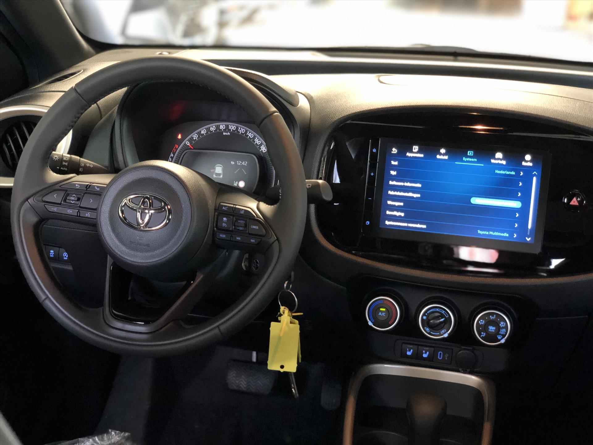 Toyota Aygo X 1.0 VVT-i S-CVT Pulse Bi-Tone | Smart Connect, Stoelverwarming, Apple CarPlay/Android Auto, Parkeercamera, 17 inch - 16/37