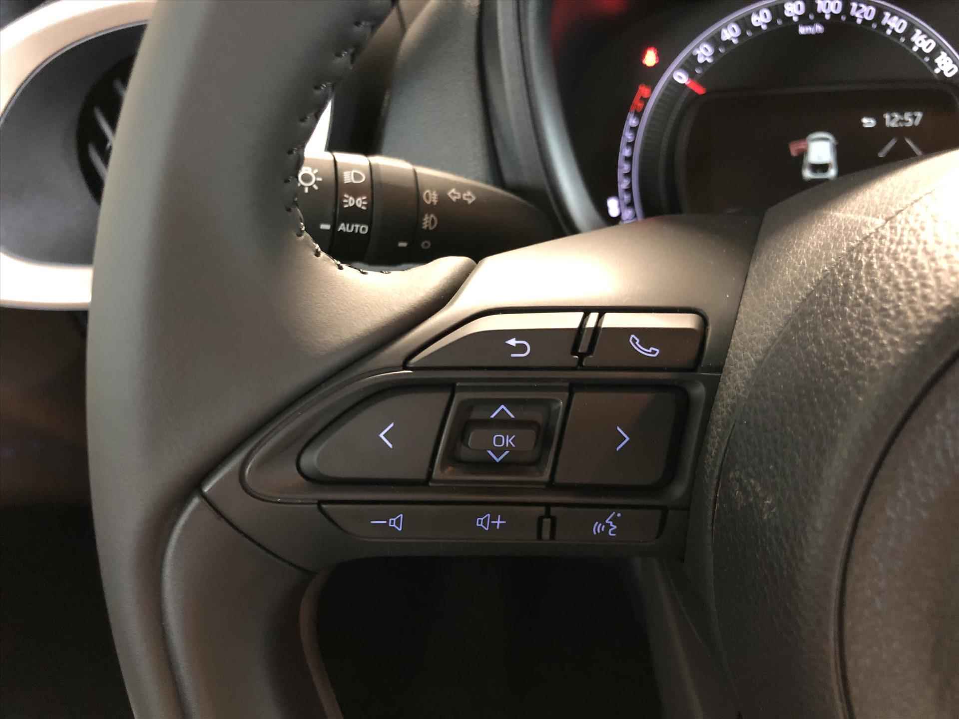Toyota Aygo X 1.0 VVT-i S-CVT Pulse Bi-Tone | Smart Connect, Stoelverwarming, Apple CarPlay/Android Auto, Parkeercamera, 17 inch - 26/37