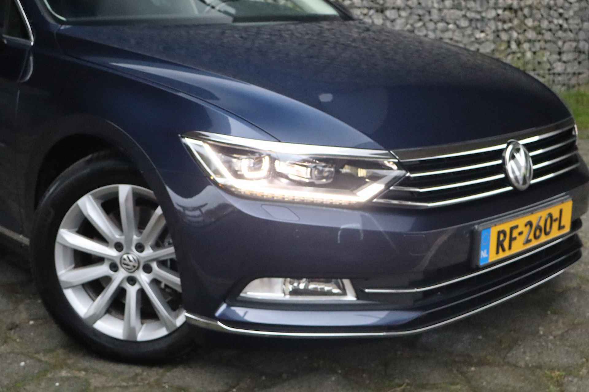 Volkswagen Passat Variant 1.8 TSI 180 PK | LED koplampen | Navi | Cruise | Massage - 4/18