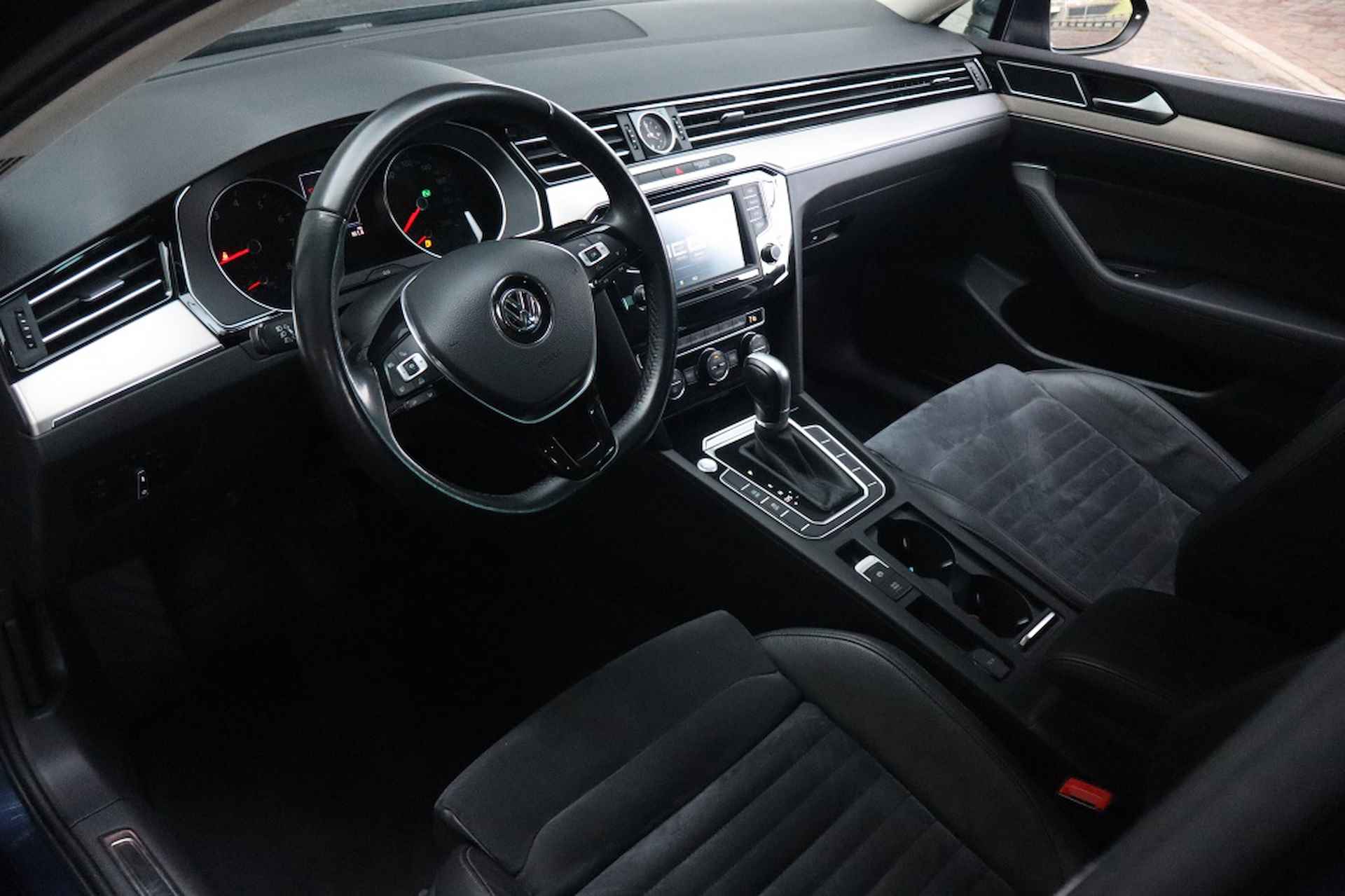 Volkswagen Passat Variant 1.8 TSI 180 PK | LED koplampen | Navi | Cruise | Massage - 12/18