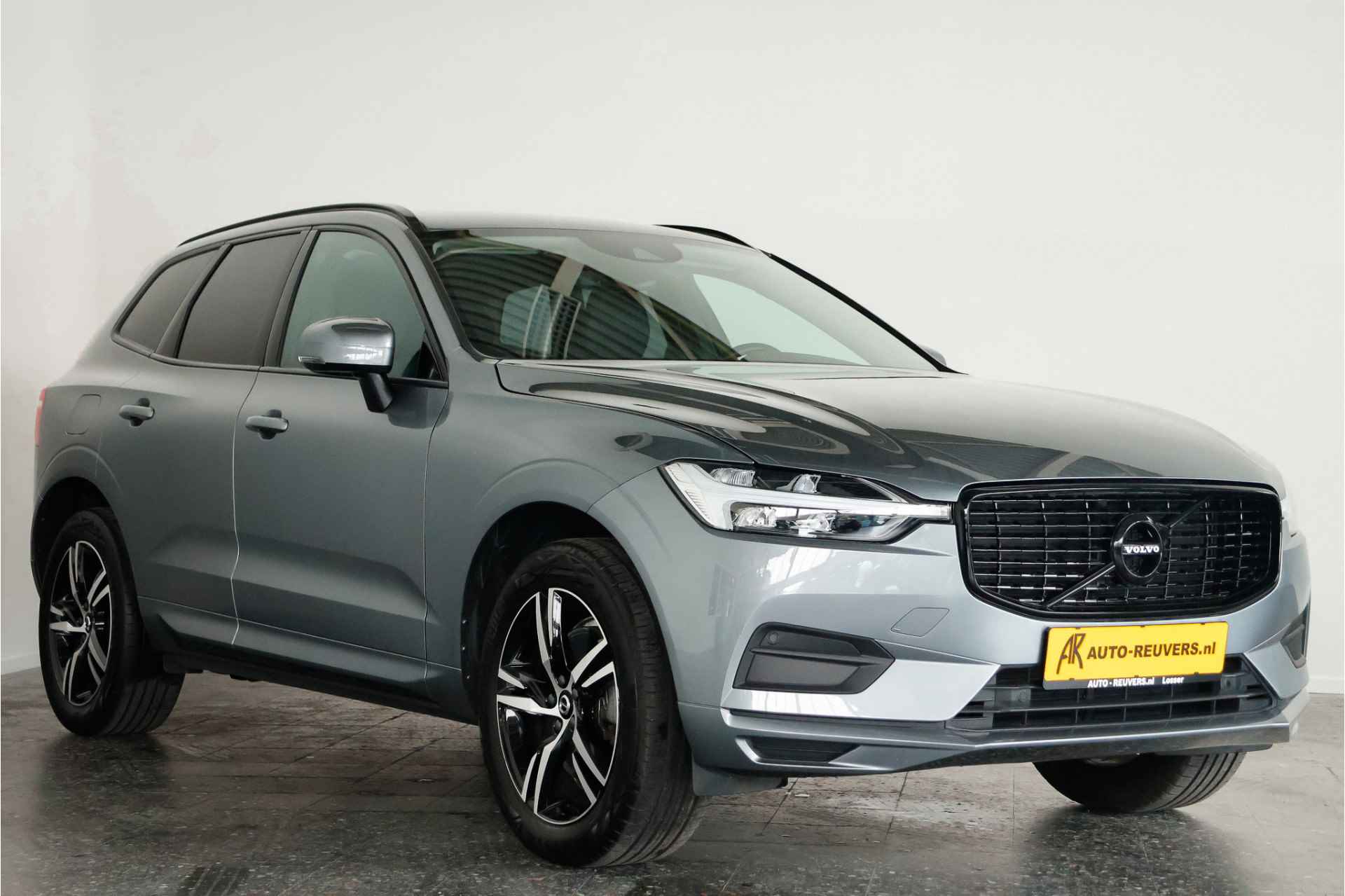 Volvo XC60 2.0 D4 Momentum / LED / Pilot assist / DAB / CarPlay - 4/33