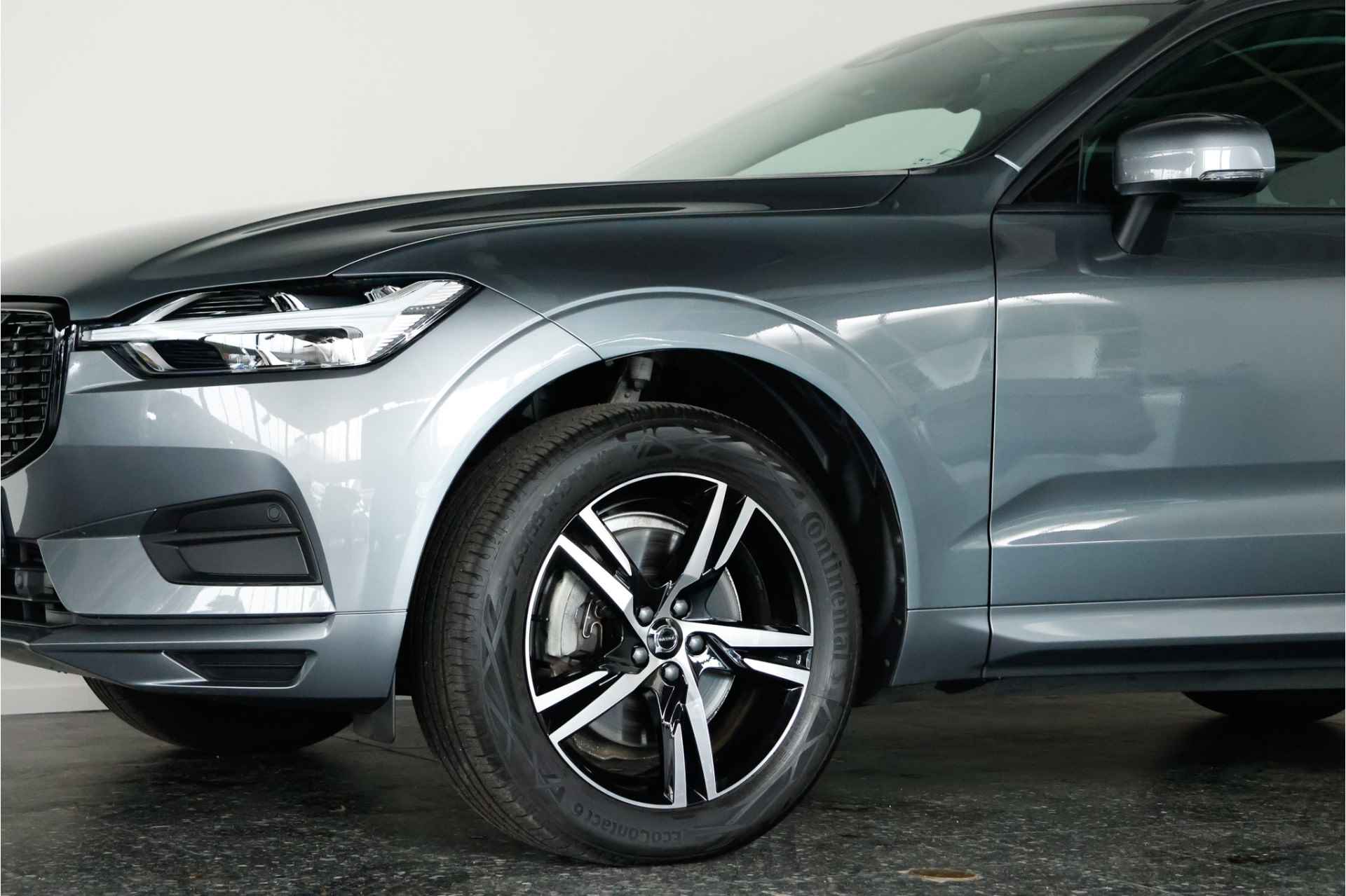 Volvo XC60 2.0 D4 Momentum / LED / Pilot assist / DAB / CarPlay - 32/33