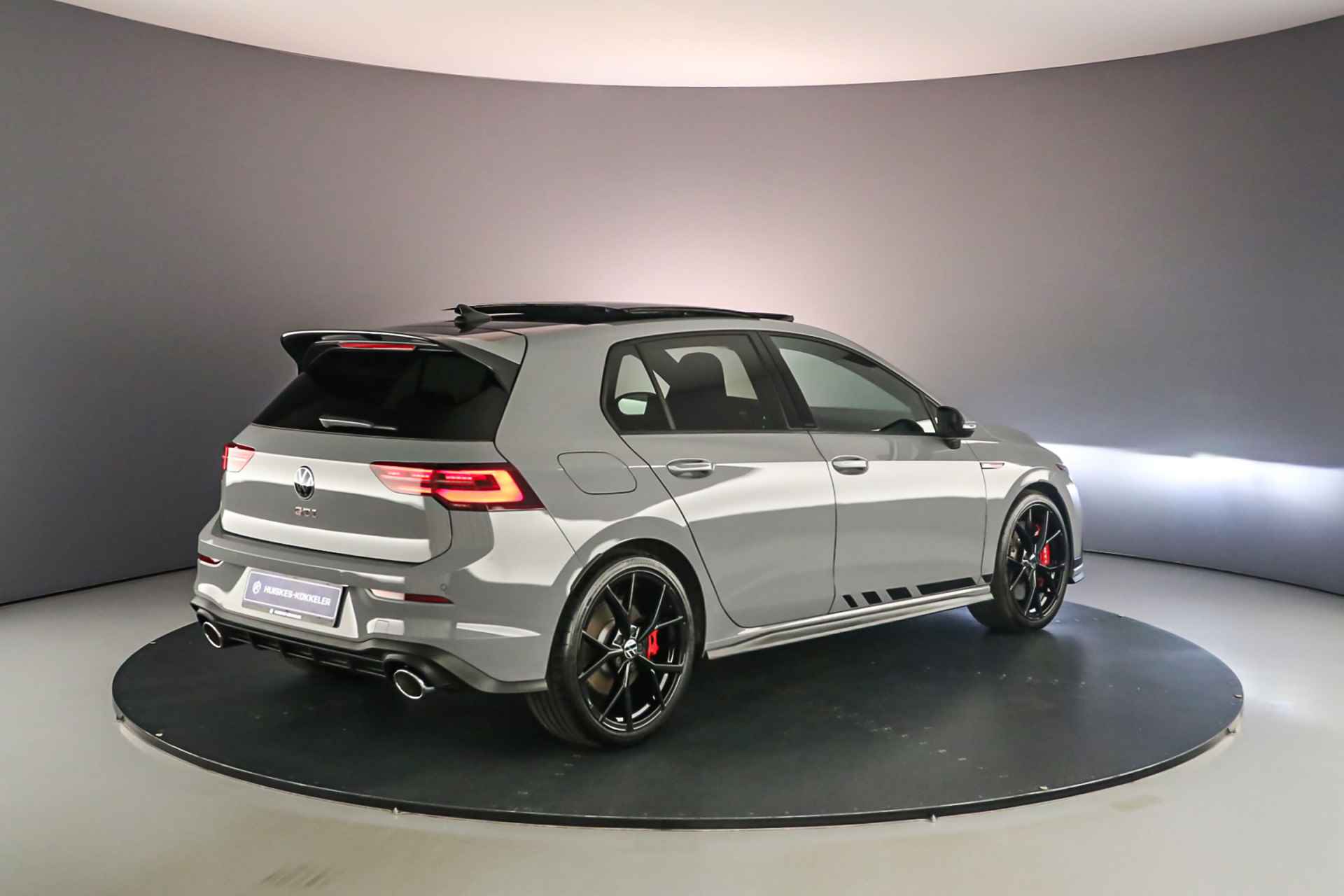 Volkswagen Golf GTI Clubsport 2.0 TSI 300pk DSG Automaat Panoramadak, Adaptive cruise control, LED matrix koplampen, Navigatie, Stuurwiel verwarmd, Parkeersensoren, Stoelverwarming, 19 inch velgen, App connect - 6/47