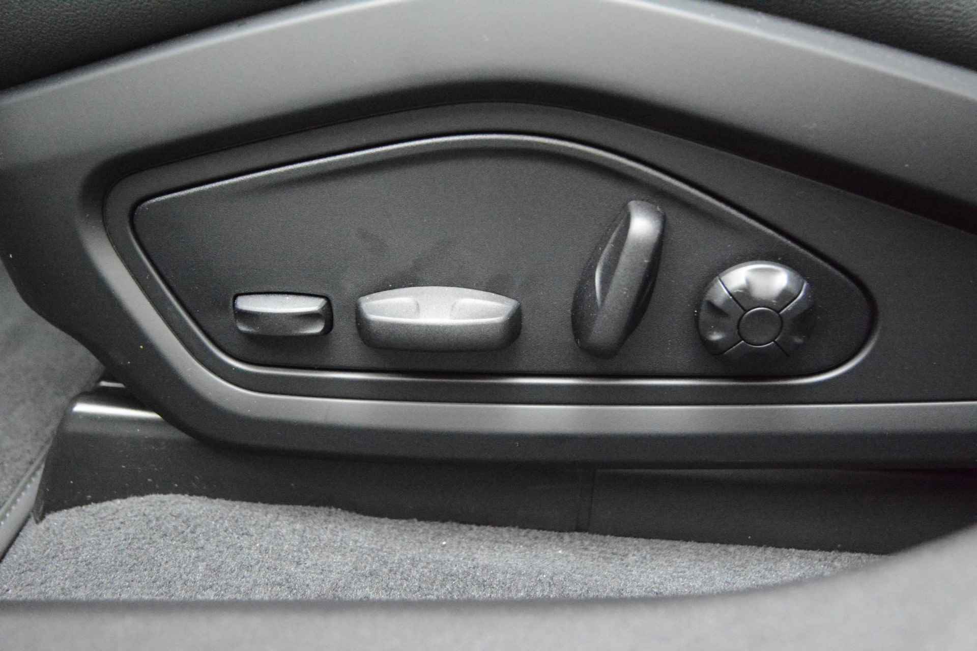 Audi e-tron GT GT Competition 93 kWh 476 PK | Nieuw | NU VAN € 143.900,00 VOOR € 123.900,00!!!! | UNIEKE KLEUR TIEFGRUN ENIGE IN NL!!! | Navigatie | Maxtrix-Laser koplampen | 360 camera | Autonome parkeerfunctie | Dynamische vierwielbesturing | Dodehoek detectie | Glazen panoramadak | Head-up display | Dynamiekpakket plus | Audi virtual cockpit plus | Stoelverwarming voor en achter | Lichtpakket plus ambient light | Optiekpakket zwart plus - 13/30