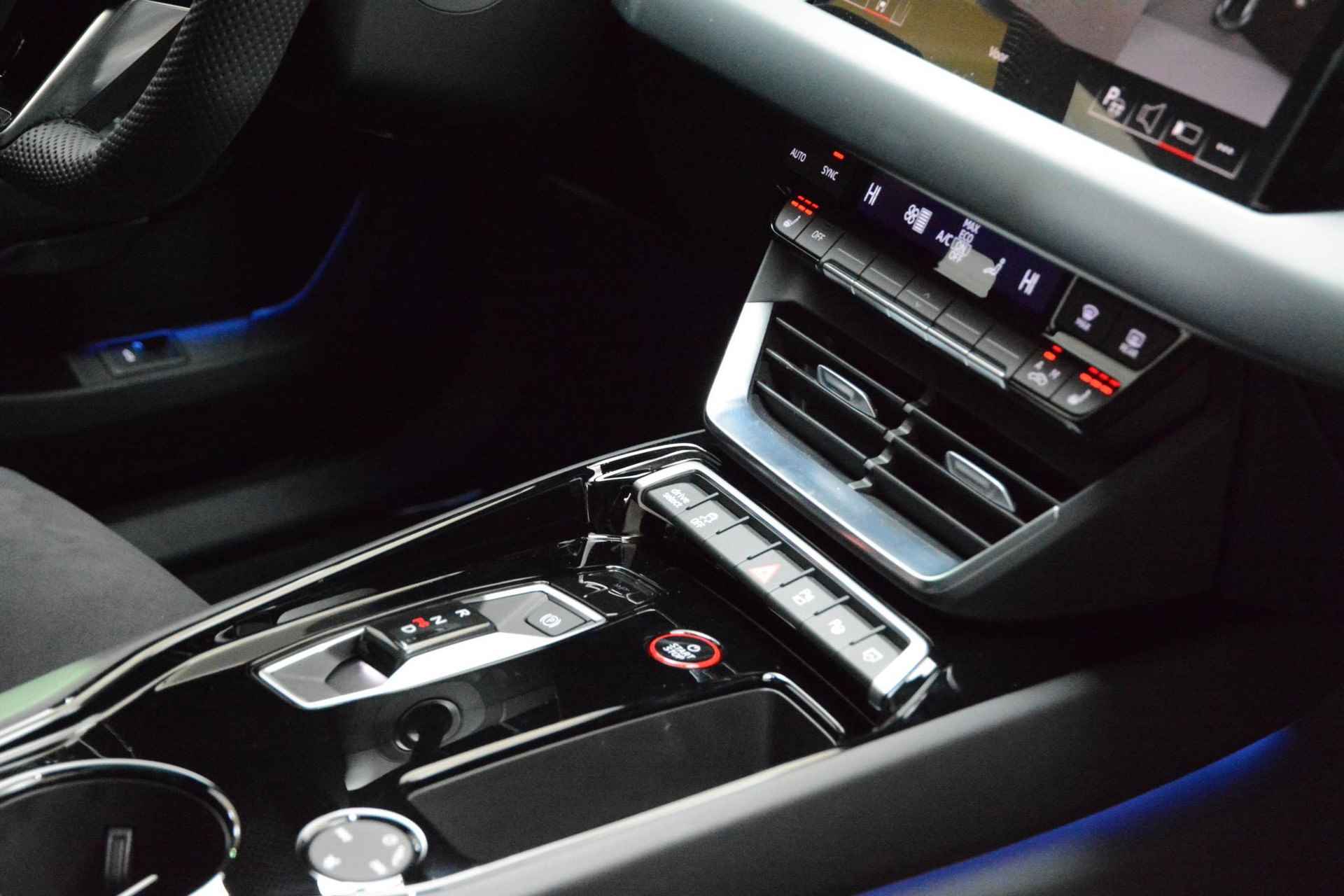Audi e-tron GT GT Competition 93 kWh 476 PK | Nieuw | NU VAN € 143.900,00 VOOR € 123.900,00!!!! | UNIEKE KLEUR TIEFGRUN ENIGE IN NL!!! | Navigatie | Maxtrix-Laser koplampen | 360 camera | Autonome parkeerfunctie | Dynamische vierwielbesturing | Dodehoek detectie | Glazen panoramadak | Head-up display | Dynamiekpakket plus | Audi virtual cockpit plus | Stoelverwarming voor en achter | Lichtpakket plus ambient light | Optiekpakket zwart plus - 18/30