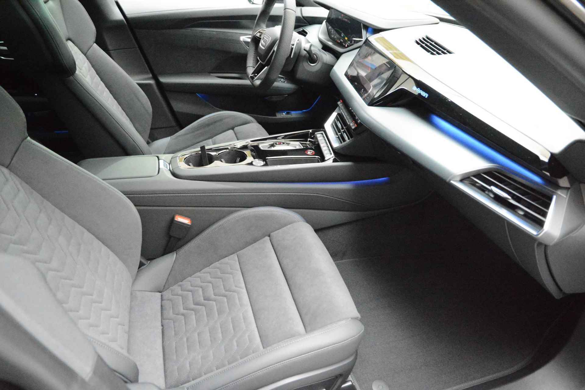 Audi e-tron GT GT Competition 93 kWh 476 PK | Nieuw | NU VAN € 143.900,00 VOOR € 123.900,00!!!! | UNIEKE KLEUR TIEFGRUN ENIGE IN NL!!! | Navigatie | Maxtrix-Laser koplampen | 360 camera | Autonome parkeerfunctie | Dynamische vierwielbesturing | Dodehoek detectie | Glazen panoramadak | Head-up display | Dynamiekpakket plus | Audi virtual cockpit plus | Stoelverwarming voor en achter | Lichtpakket plus ambient light | Optiekpakket zwart plus - 23/30