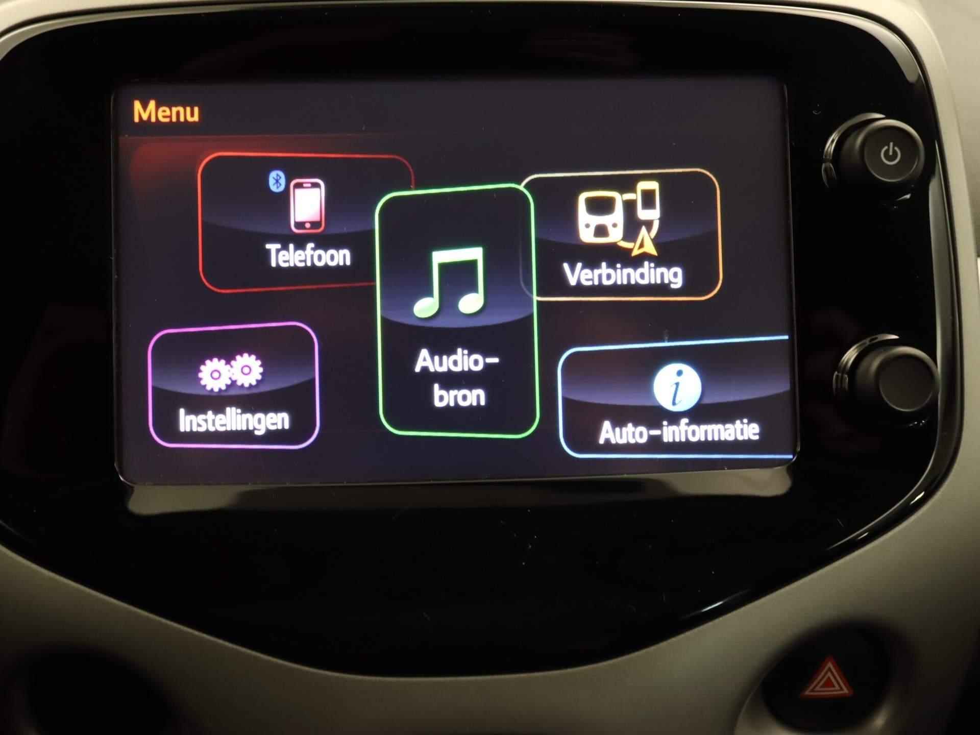 Toyota Aygo 1.0 VVT-i x-play - ORIGINEEL NEDERLANDSE AUTO - NAVIGATIE - ACHTERUITRIJ CAMERA - MULTIMEDIA VOORBEREIDING - 28/33