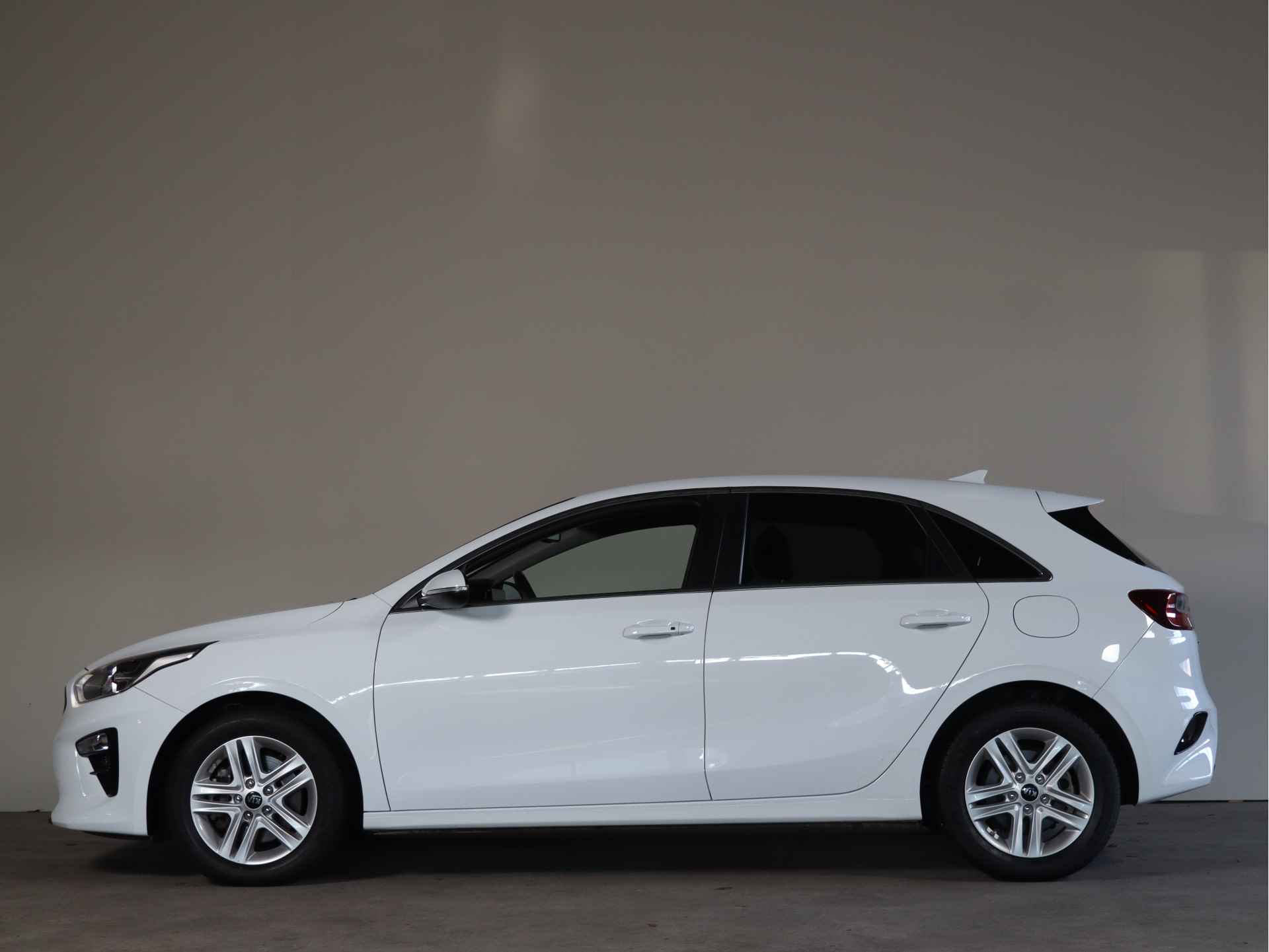 Kia Ceed 1.0 T-GDi DynamicPlusLine NL-Auto!! Apple I Camera I Key-less --- A.S. ZONDAG GEOPEND VAN 11.00 T/M 15.30 --- - 39/40