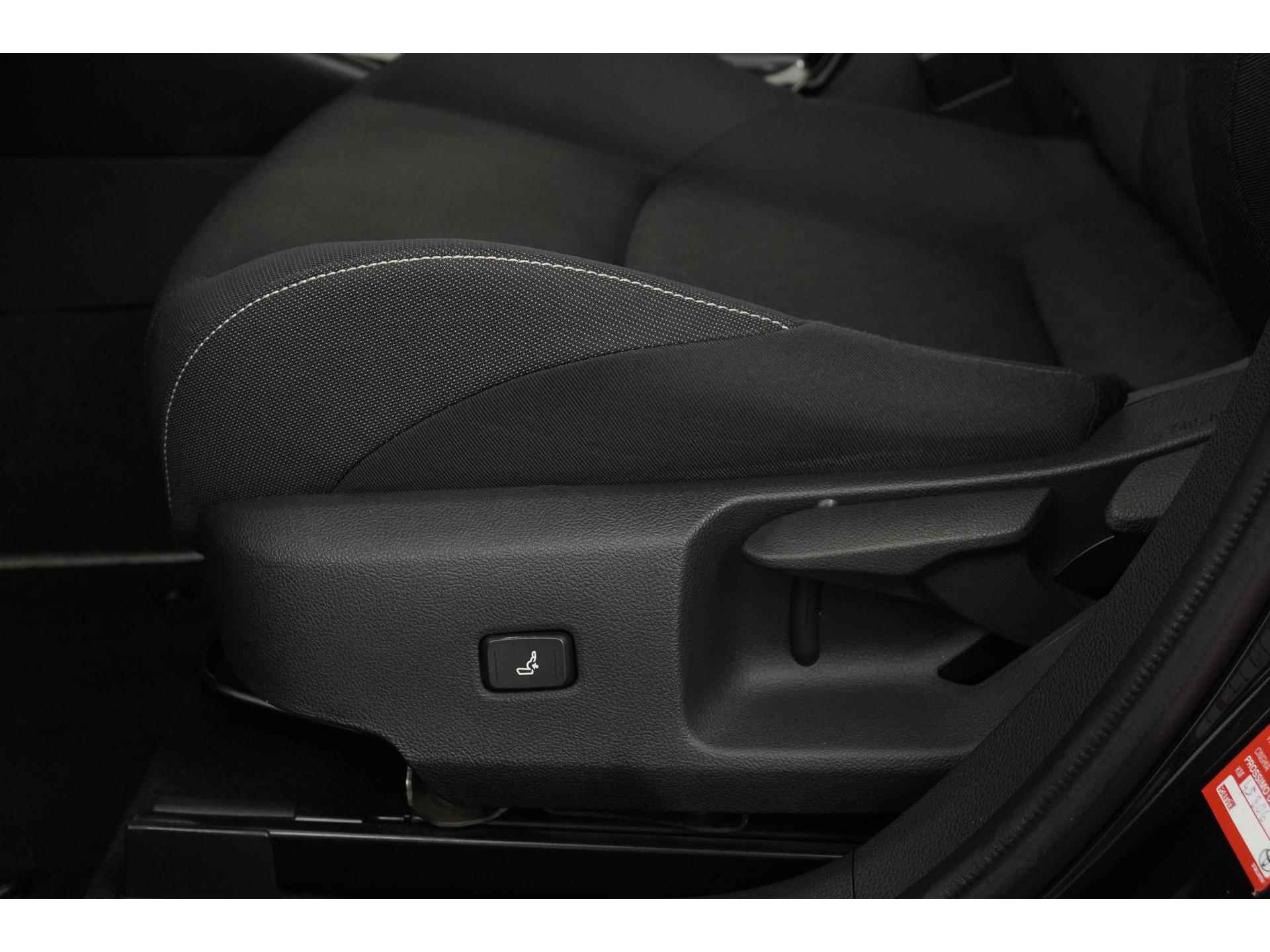 Toyota Corolla Touring Sports 2.0 Hybrid Dynamic | Camera | LED | Adapt cruise | Carplay | Zondag Open! - 30/42