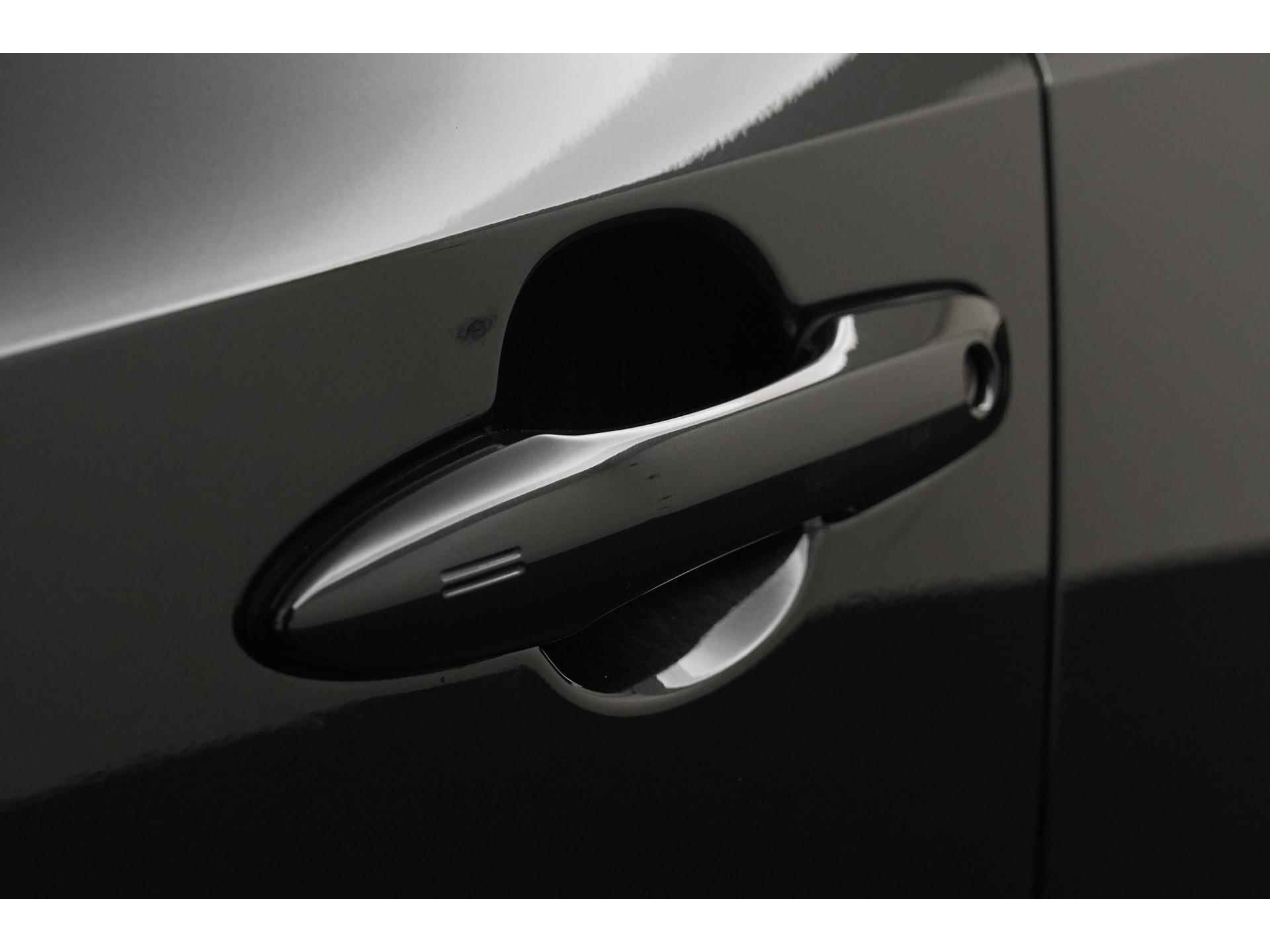 Toyota Corolla Touring Sports 2.0 Hybrid Dynamic | Camera | LED | Adapt cruise | Carplay | Zondag Open! - 38/42