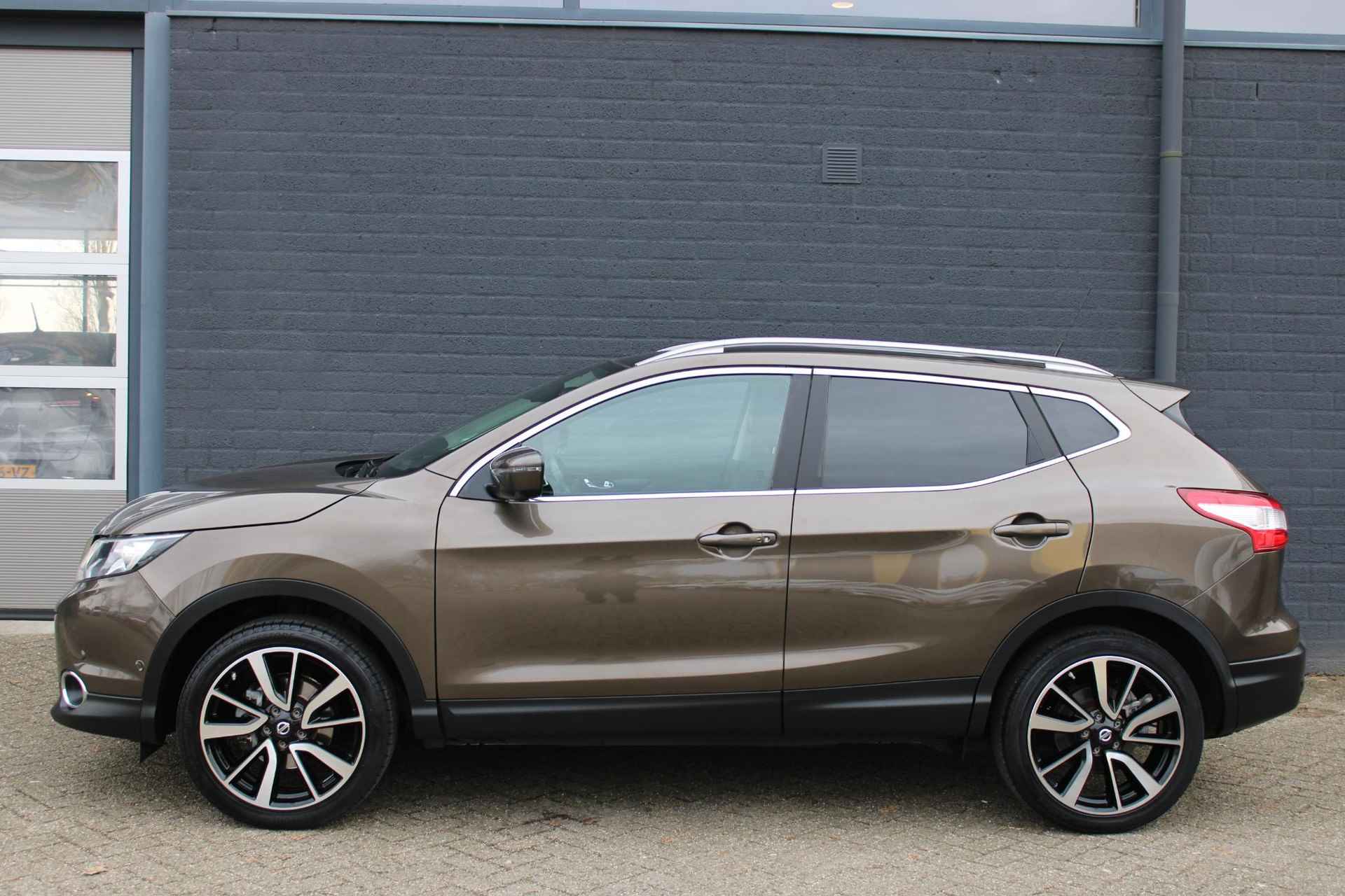 Nissan Qashqai DIG-T 115 PK Tekna X-Tronic NL-Auto | Automaat | Navigatie | 360 Graden Camera | Climate Controle | Cruise Control | Panorama dak | Lederen Bekleding | Stoelverwarming | LM-velgen | Trekhaak - 2/27