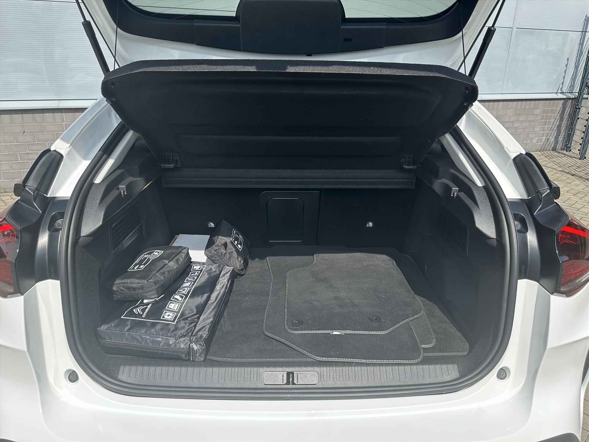 Citroen C4 1.2 PureTech 130pk Automaat Shine Pack Business | Navigatie | Climate Control | Camera | Lederen bekleding - 13/37