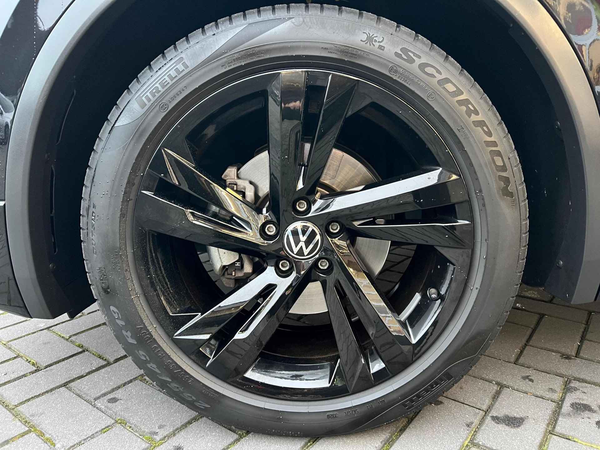 Volkswagen Tiguan 1.5 TSI R-Line Black Style | Nieuw Type | 19 Inch | Led Plus | Navi | - 17/17