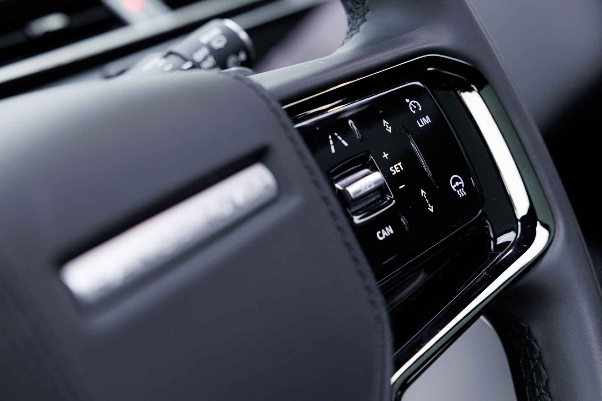 Land Rover Range Rover Velar P400e AWD Dynamic SE | Pano | Black Pack | Facelift MJ'24 | Cold Climate | Drive Assist Pack | 21 Inch | Fabrieksgarantie t/m 15-07-2028 - 13/38