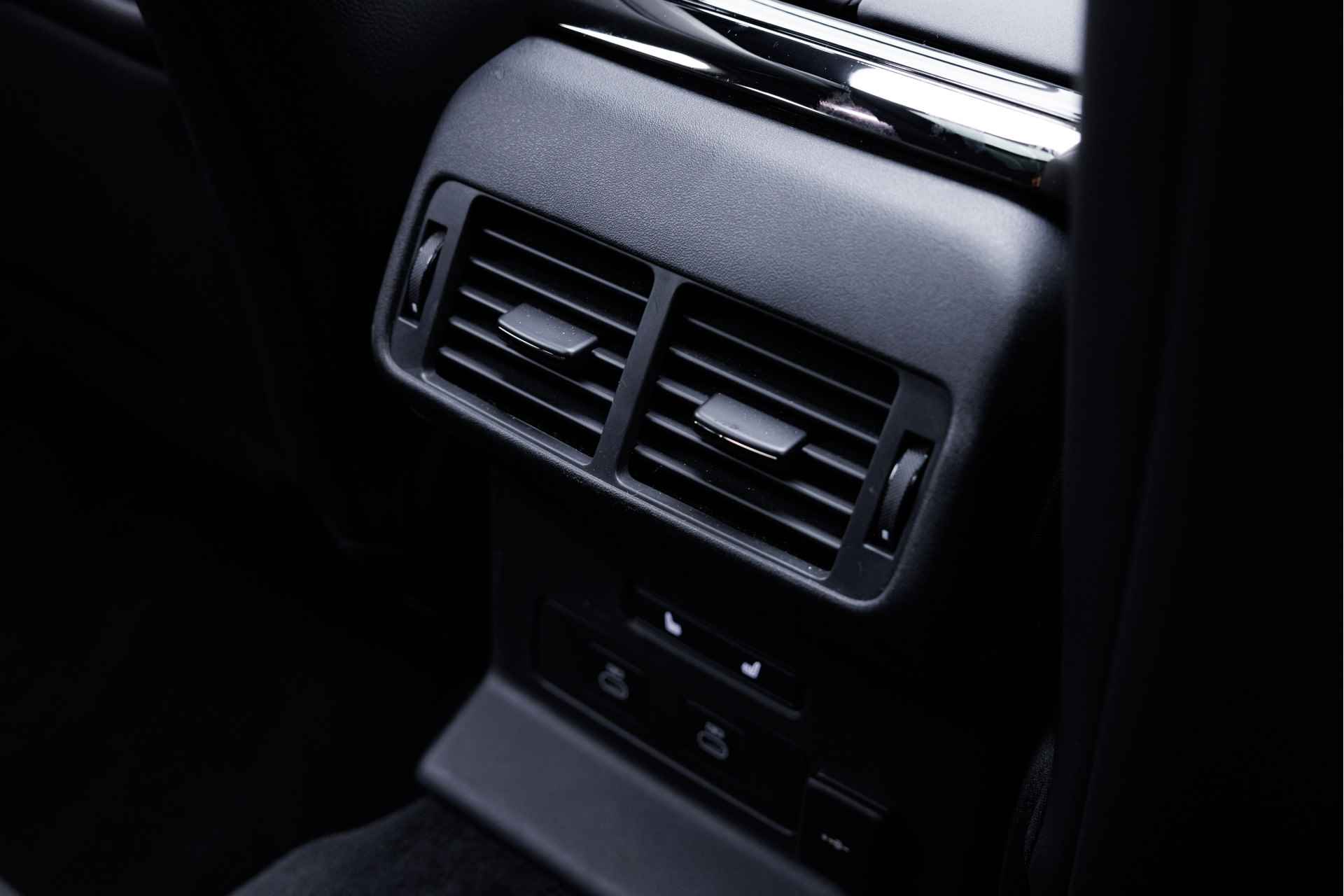 Land Rover Range Rover Velar P400e AWD Dynamic SE | Pano | Black Pack | Facelift MJ'24 | Cold Climate | Drive Assist Pack | 21 Inch | Fabrieksgarantie t/m 15-07-2028 - 17/38