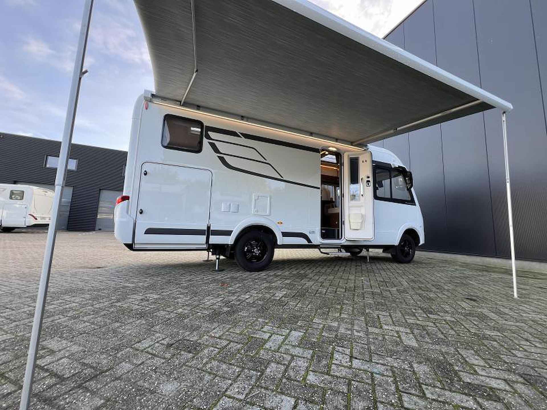 Hymer BMC-I 600  WhiteLine Levelsysteem - 4/14