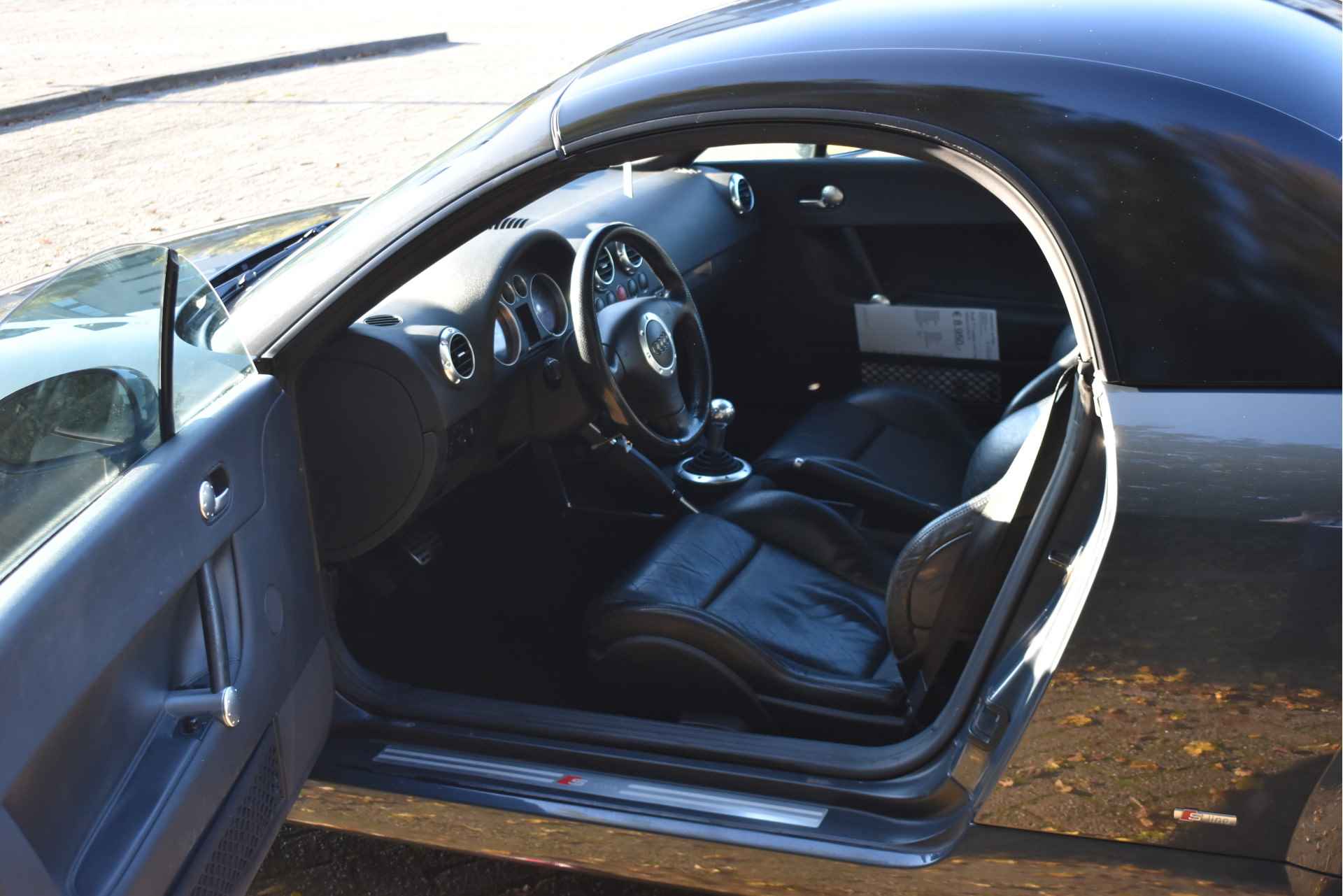 Audi TT Roadster 1.8 5V Turbo,UNIEKE AUTO, ORINELE HARD TOP,BOEKJES,NAP EN ONDERHOUDSHISTORIE Orginele Hard top met standaard .| onderhoudsboekjes .|NAP.| - 23/41