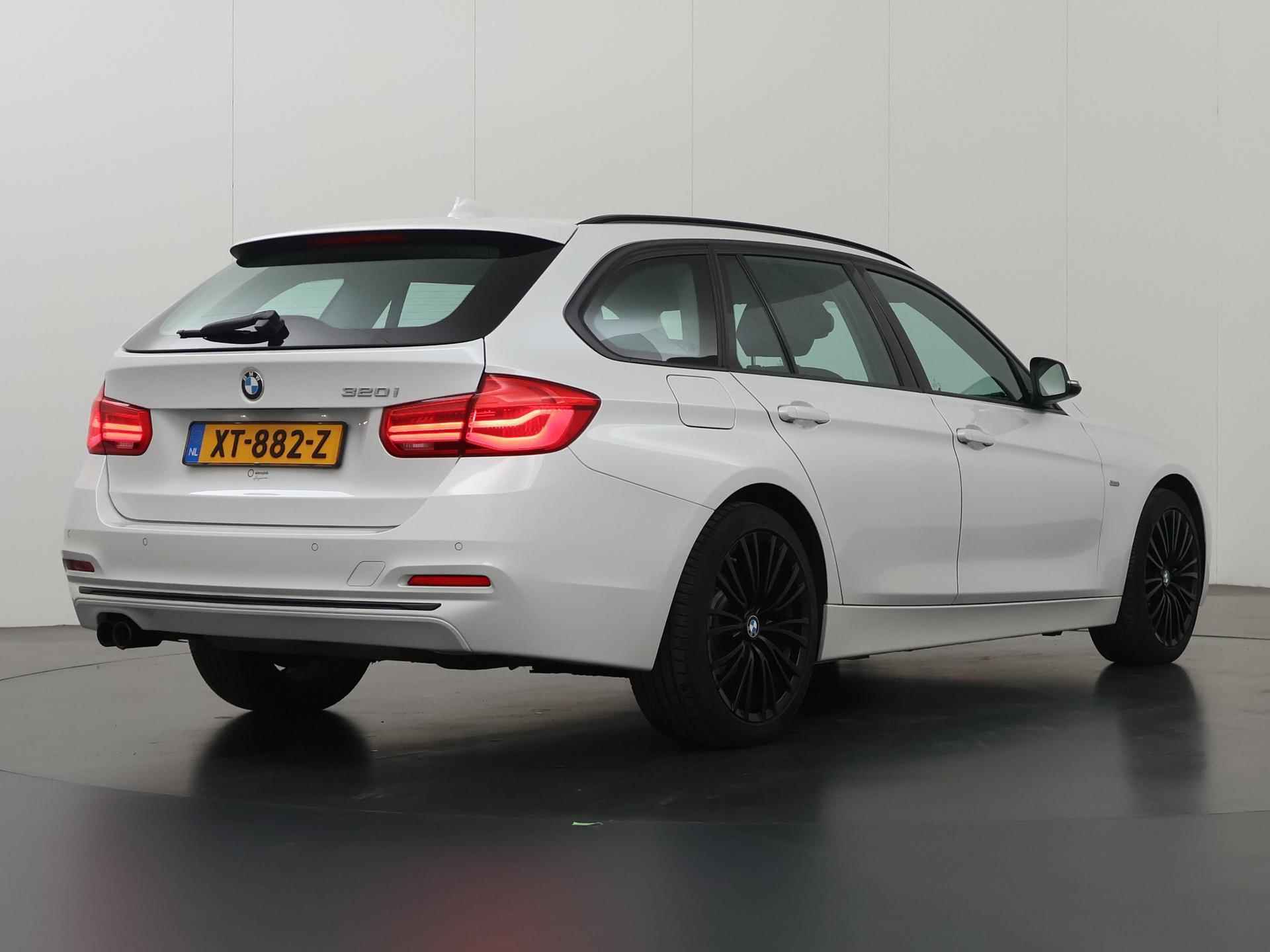 BMW 3-serie Touring 320i Executive SportLine | Navigatie | Parkeersensoren | Stoelverwarming | Keyless go | Ele. kofferdeksel | Climate Control | Cruise Control | - 3/43