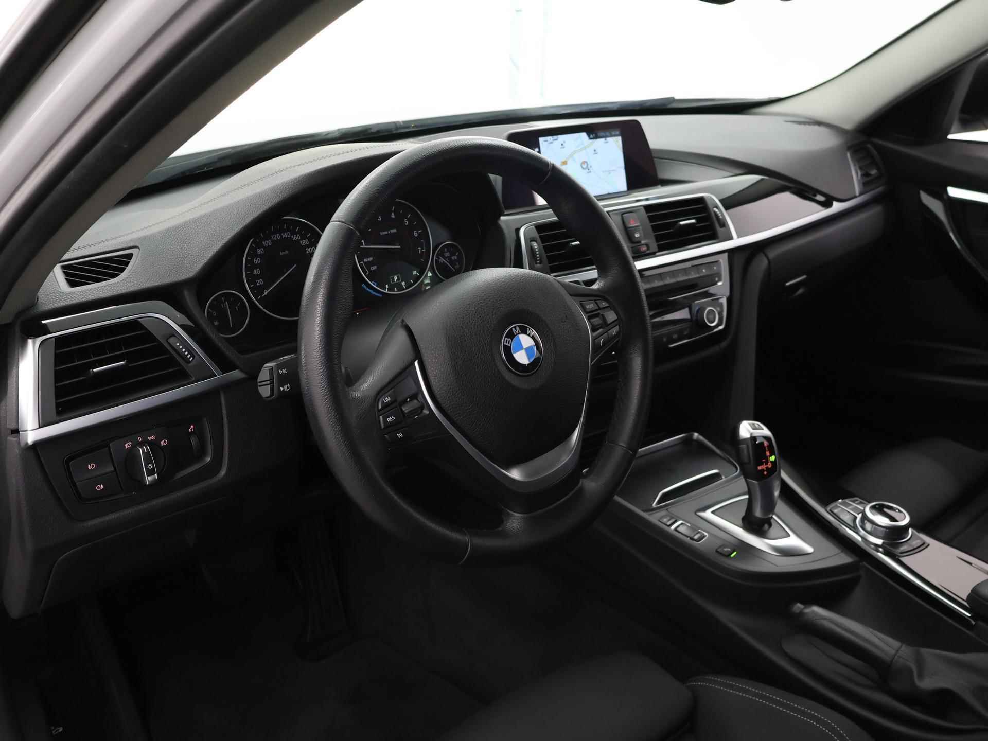 BMW 3-serie Touring 320i Executive SportLine | Navigatie | Parkeersensoren | Stoelverwarming | Keyless go | Ele. kofferdeksel | Climate Control | Cruise Control | - 8/43