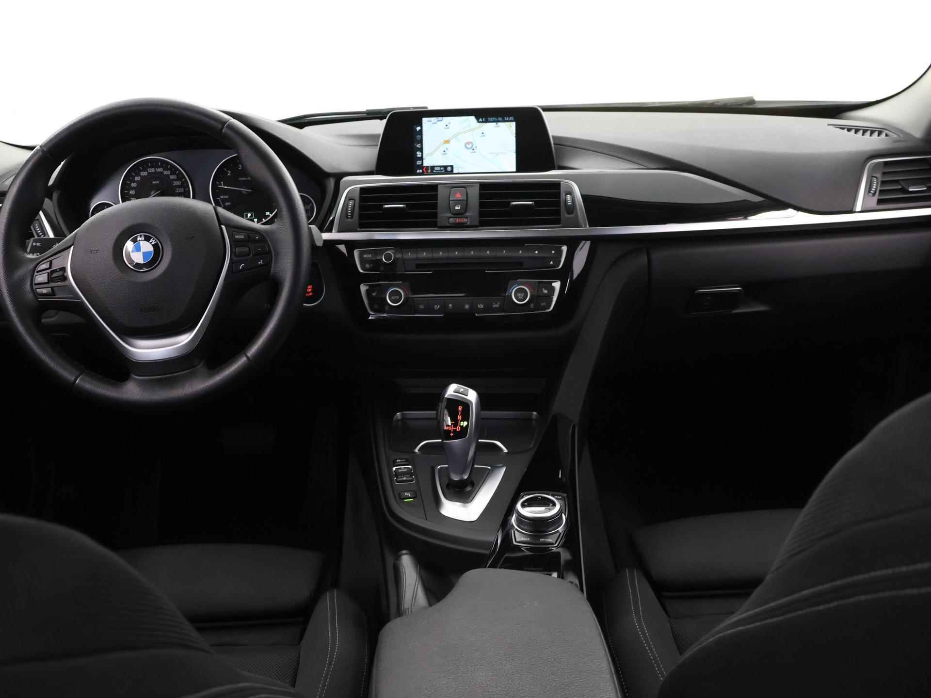 BMW 3-serie Touring 320i Executive SportLine | Navigatie | Parkeersensoren | Stoelverwarming | Keyless go | Ele. kofferdeksel | Climate Control | Cruise Control | - 9/43