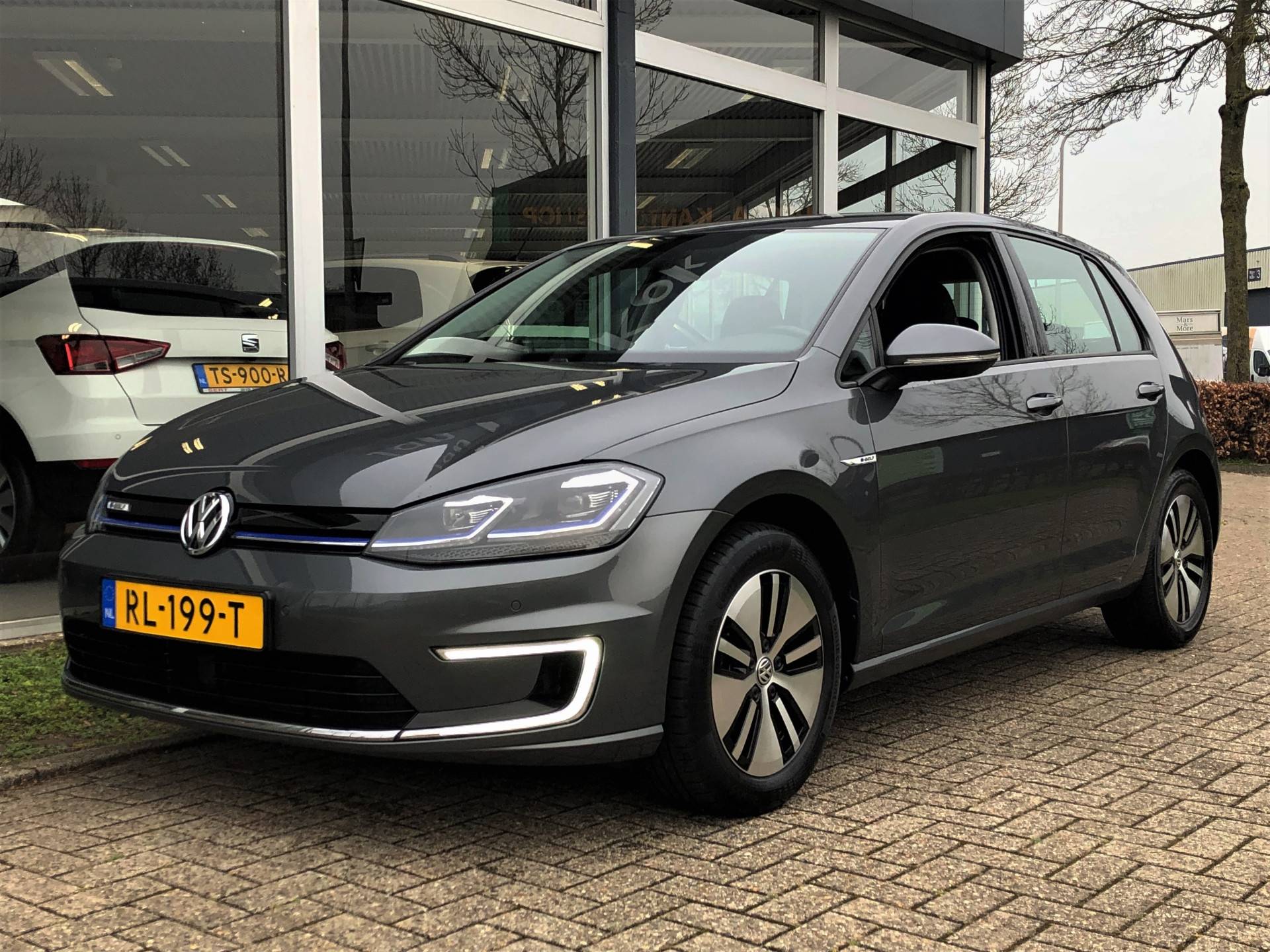 Volkswagen e-Golf 136 pk | DynAudio | Spiegelpakket - 16/34