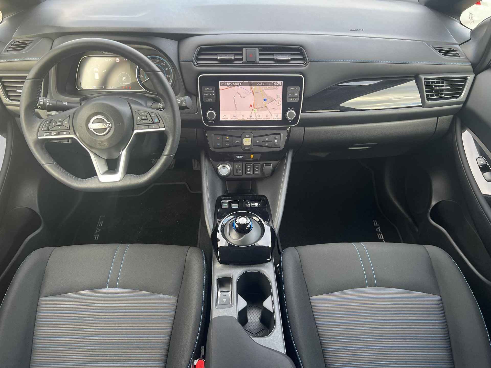 Nissan LEAF e+ N-Connecta 59 kWh 62kWh Automaat / Accu SoH 97,55 % / LED Koplampen / Winterpakket / Navigatie / Rondom zicht camera 360° / Apple Carplay Android / - 2/48