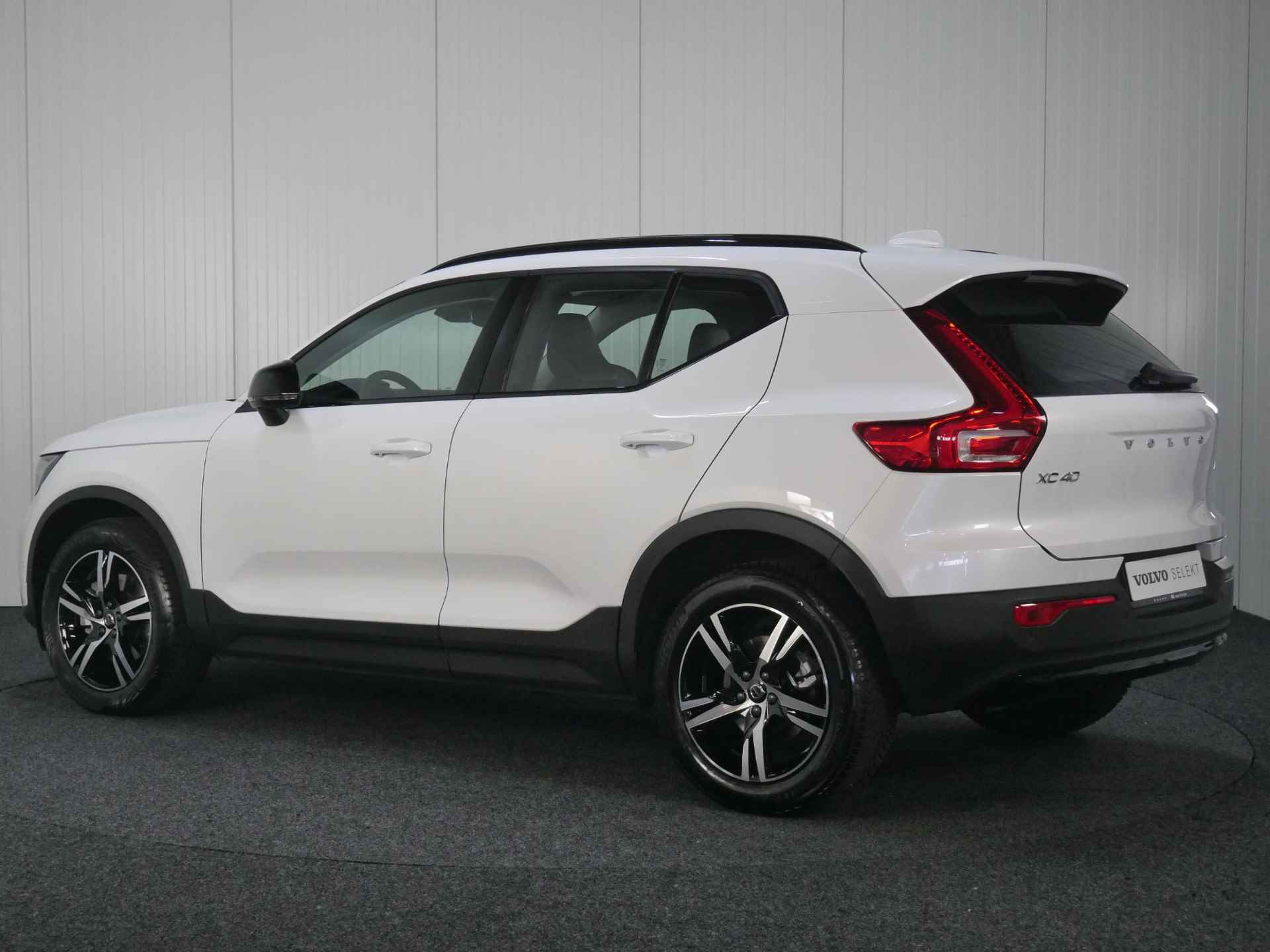 Volvo XC40 B3 AUT7 163PK Plus Dark, Adaptieve Cruise Control, Pilot Assist, Harman/Kardon Audiosysteem, Lederen bekleding, DAB+, Grootlicht assistent, Keyless entry/ start, Verwarmbare Voorruit, Trekhaak - 3/46